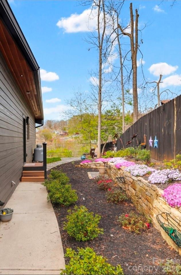 90 Summitt Street — Waynesville
