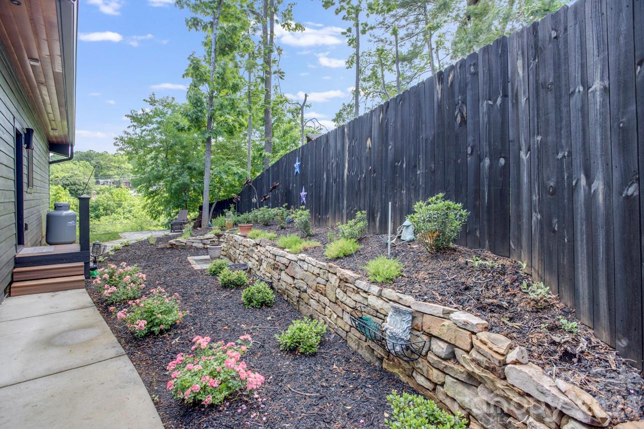 90 Summitt Street — Waynesville