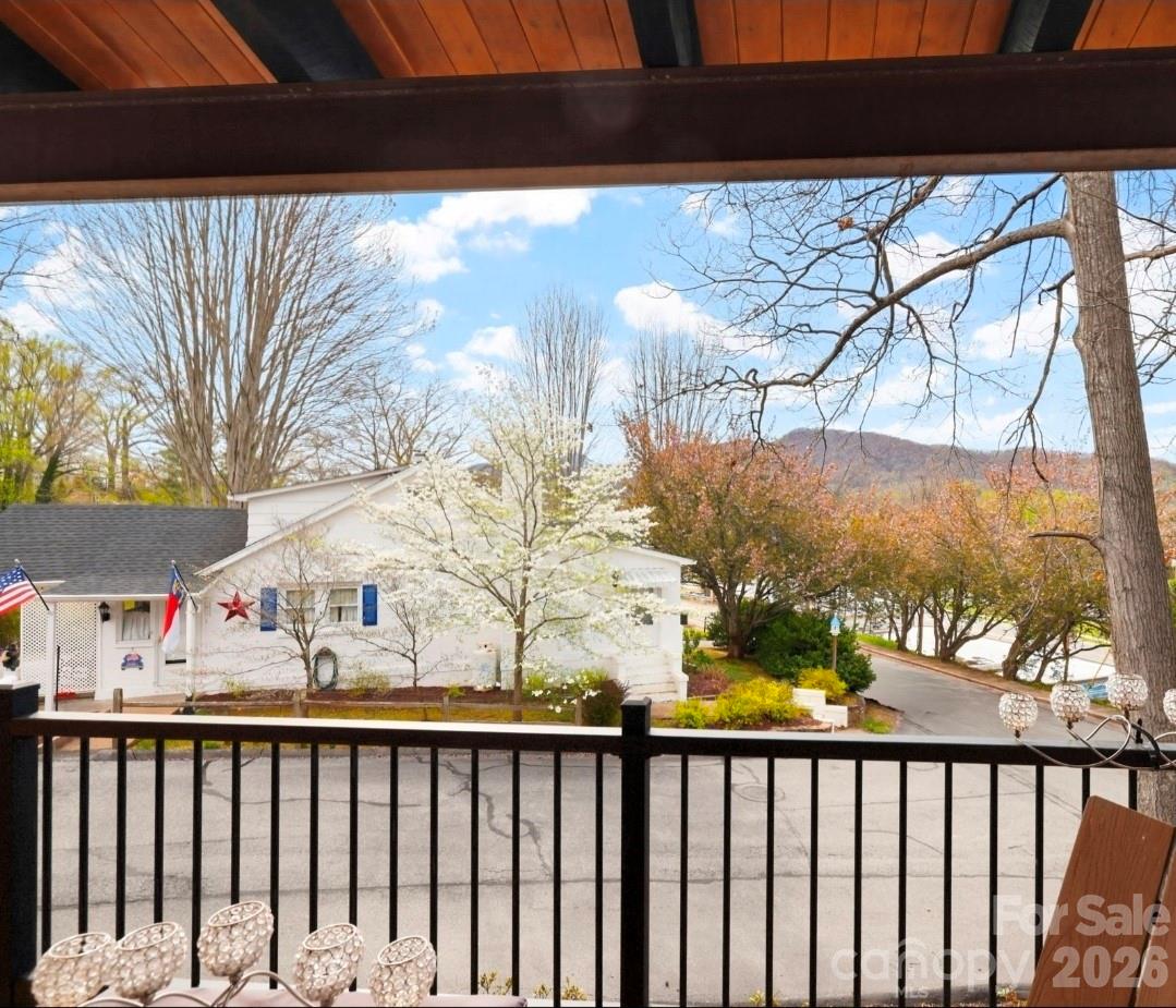 90 Summitt Street — Waynesville
