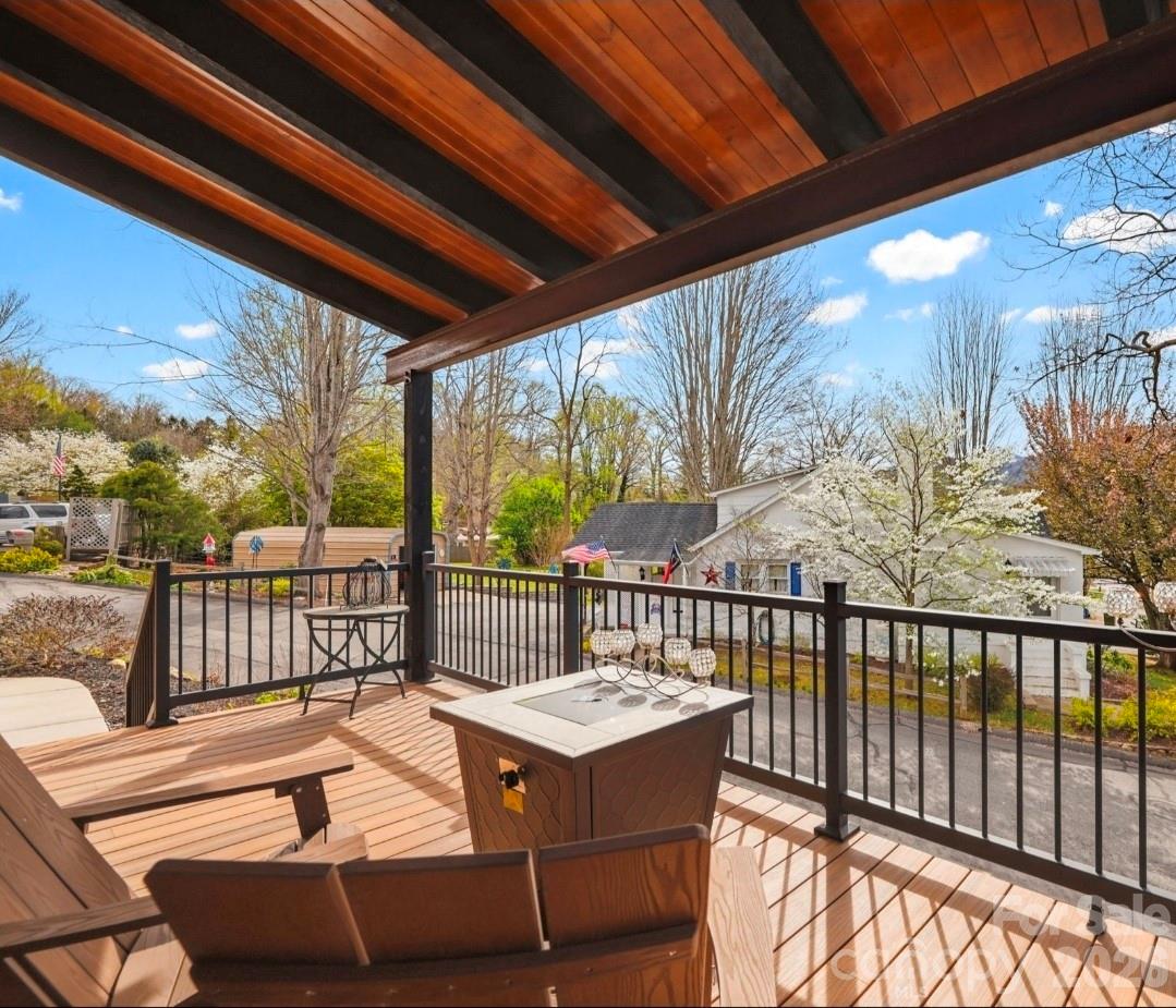 90 Summitt Street — Waynesville