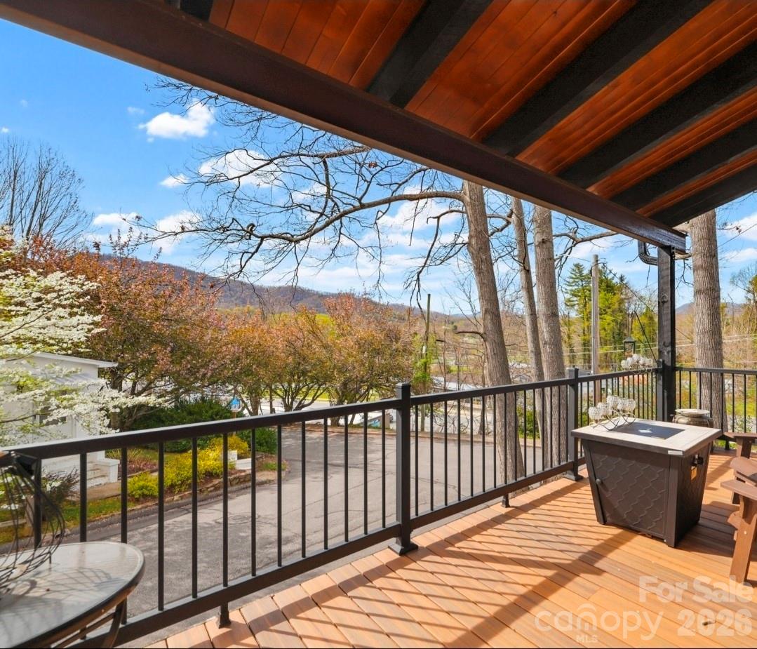 90 Summitt Street — Waynesville