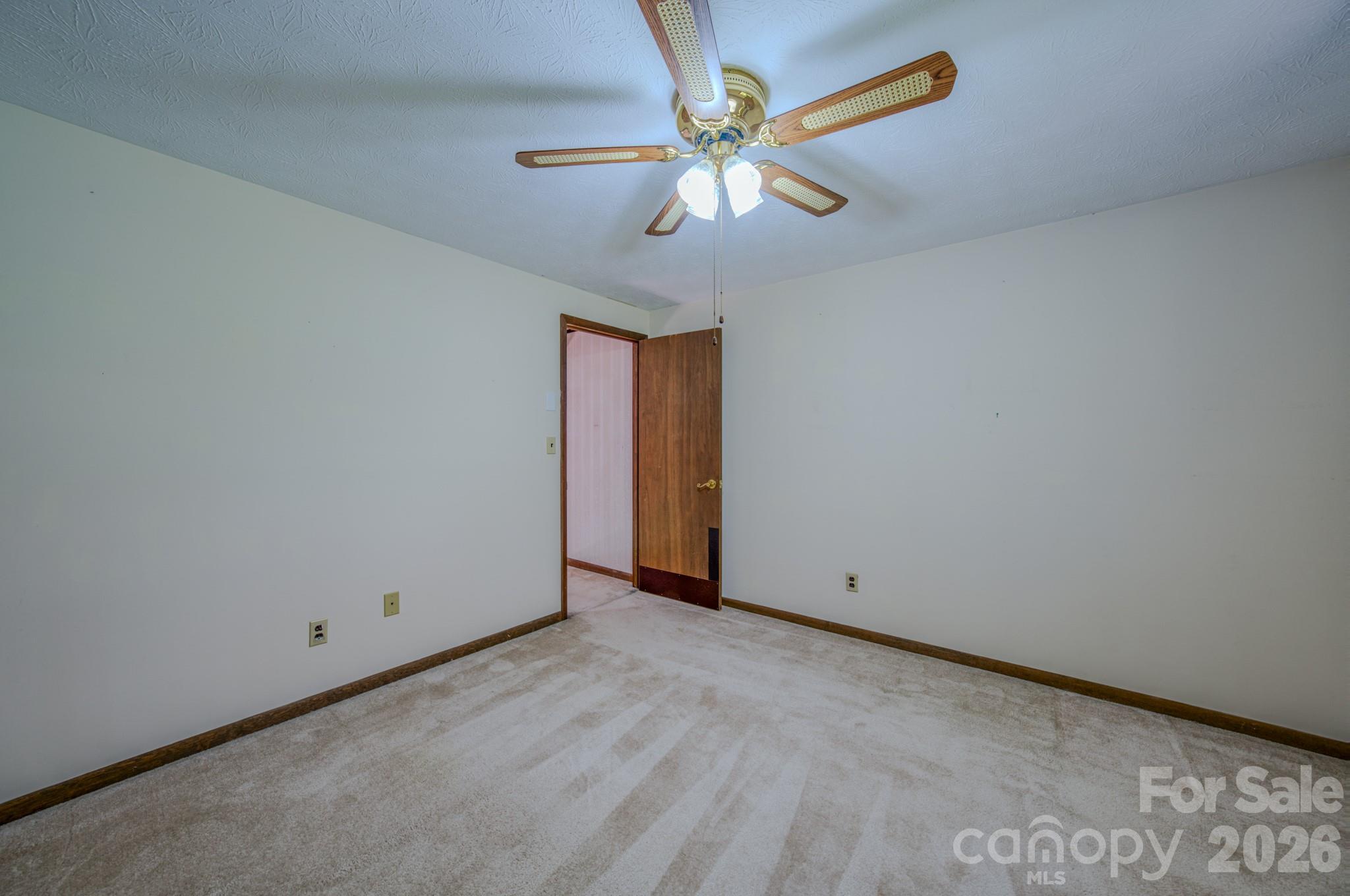 42 Camelfield Road — Weaverville