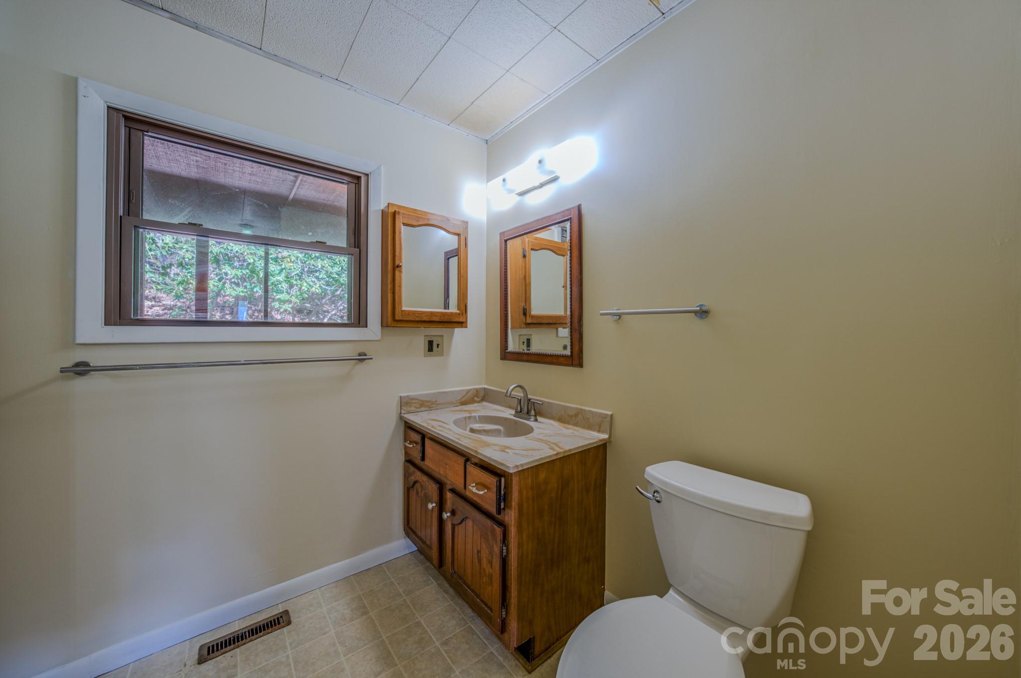 42 Camelfield Road — Weaverville