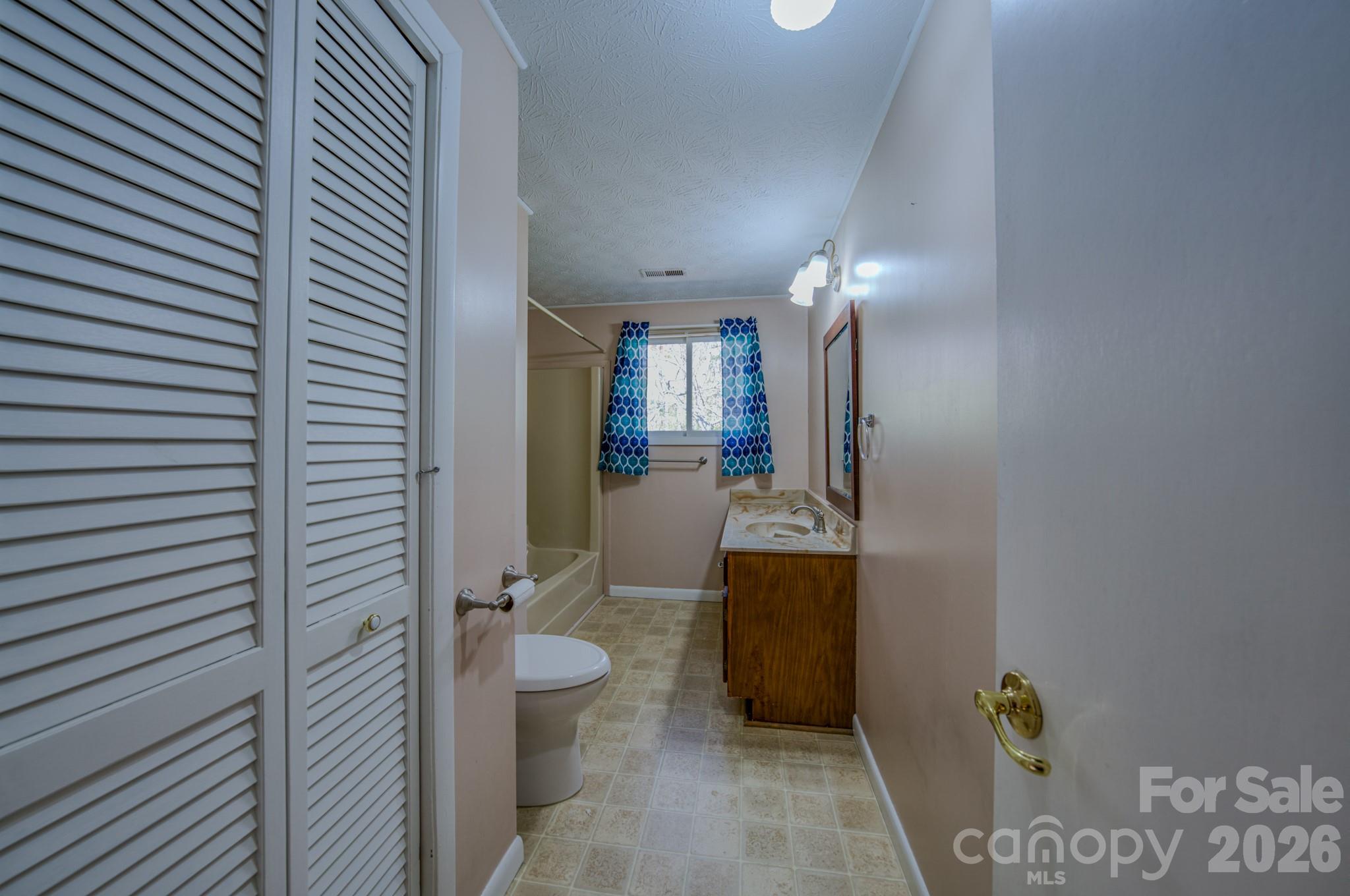 42 Camelfield Road — Weaverville