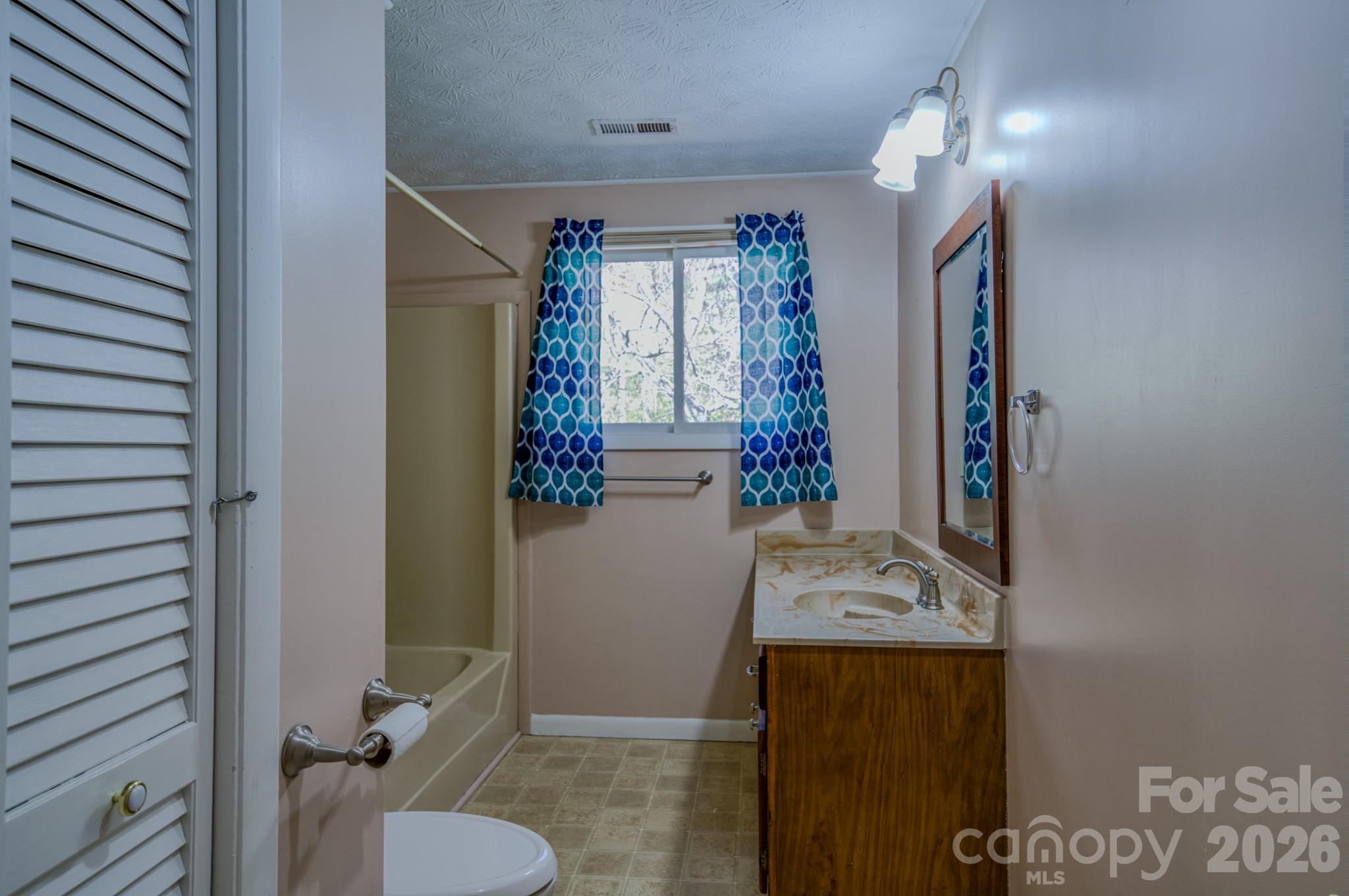 42 Camelfield Road — Weaverville