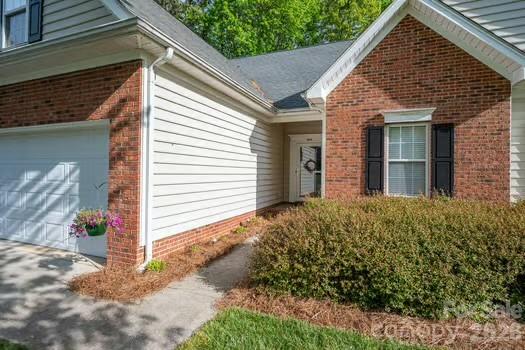 1614 Iverness Court — Gastonia