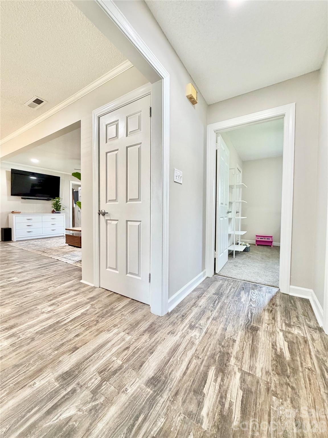 261 N Thomas Lane — Stony Point