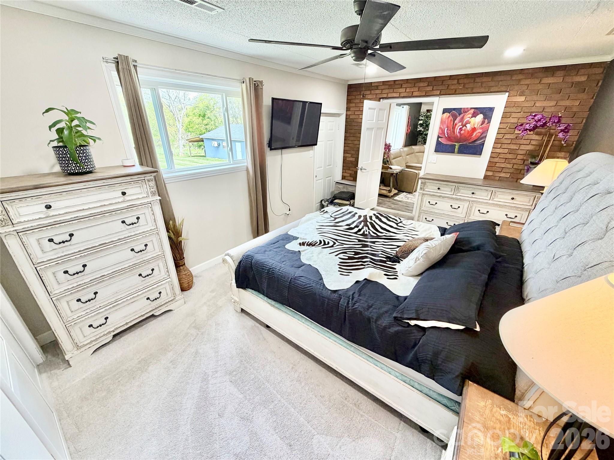 261 N Thomas Lane — Stony Point