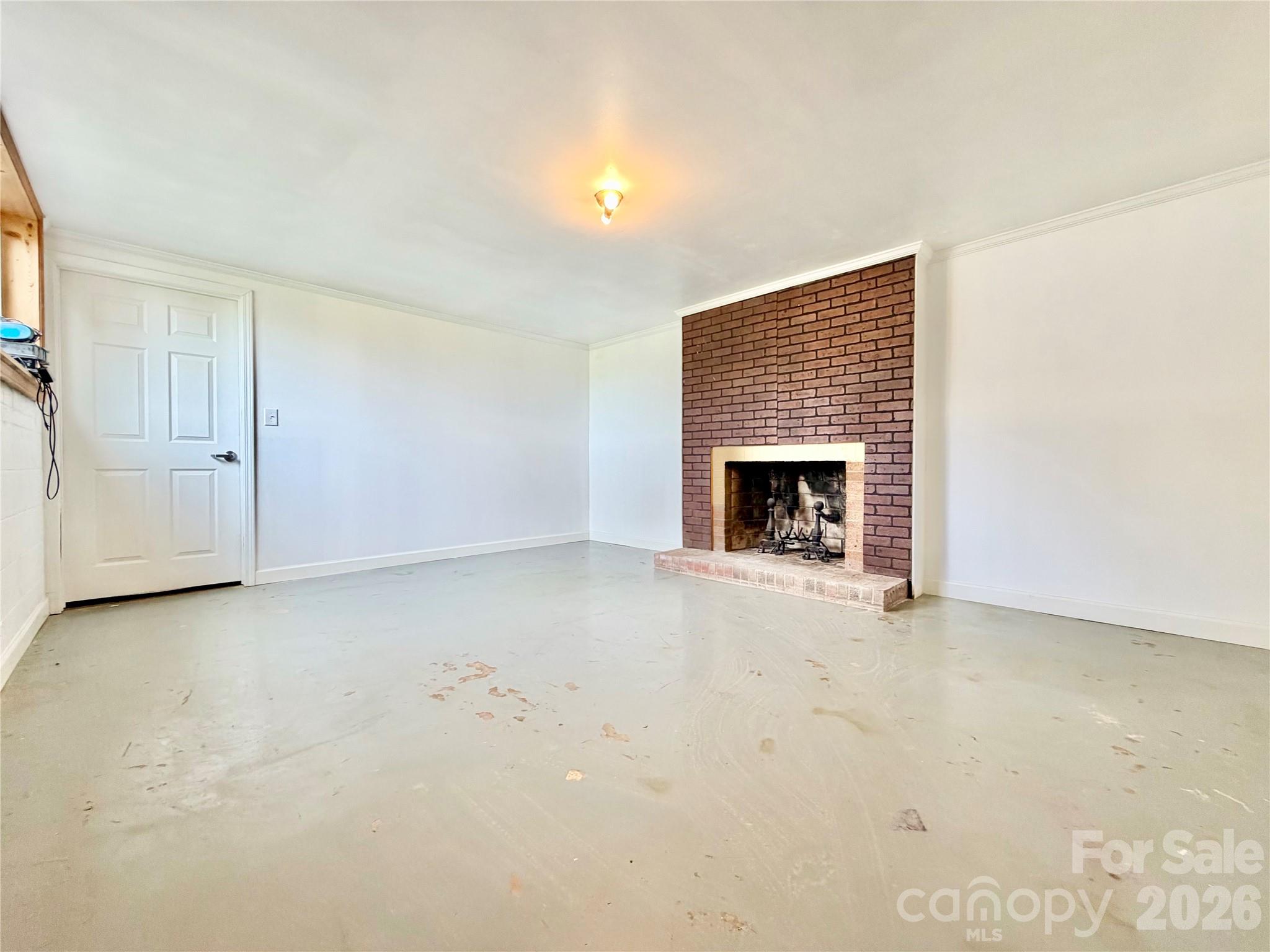 261 N Thomas Lane — Stony Point