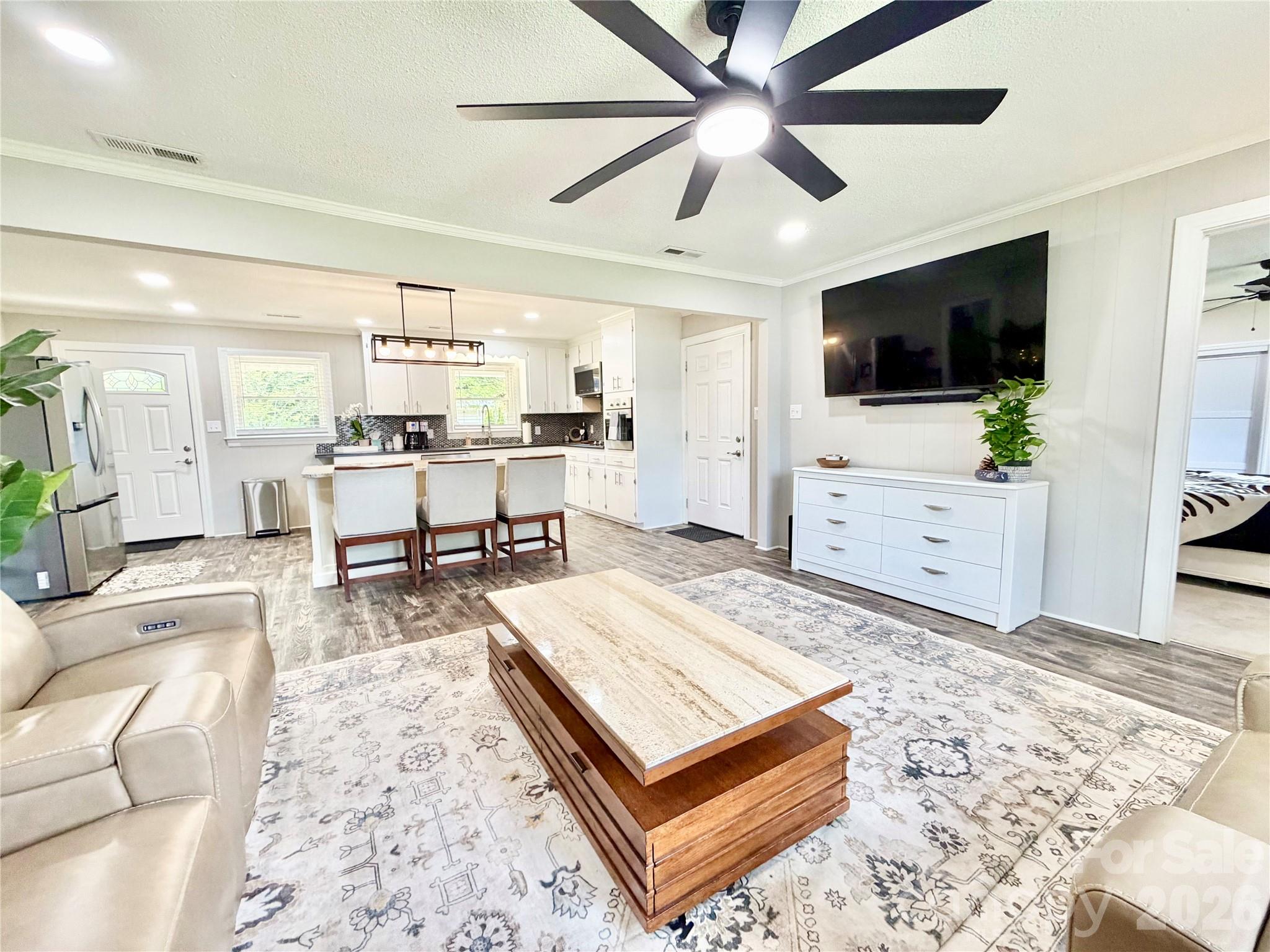261 N Thomas Lane — Stony Point