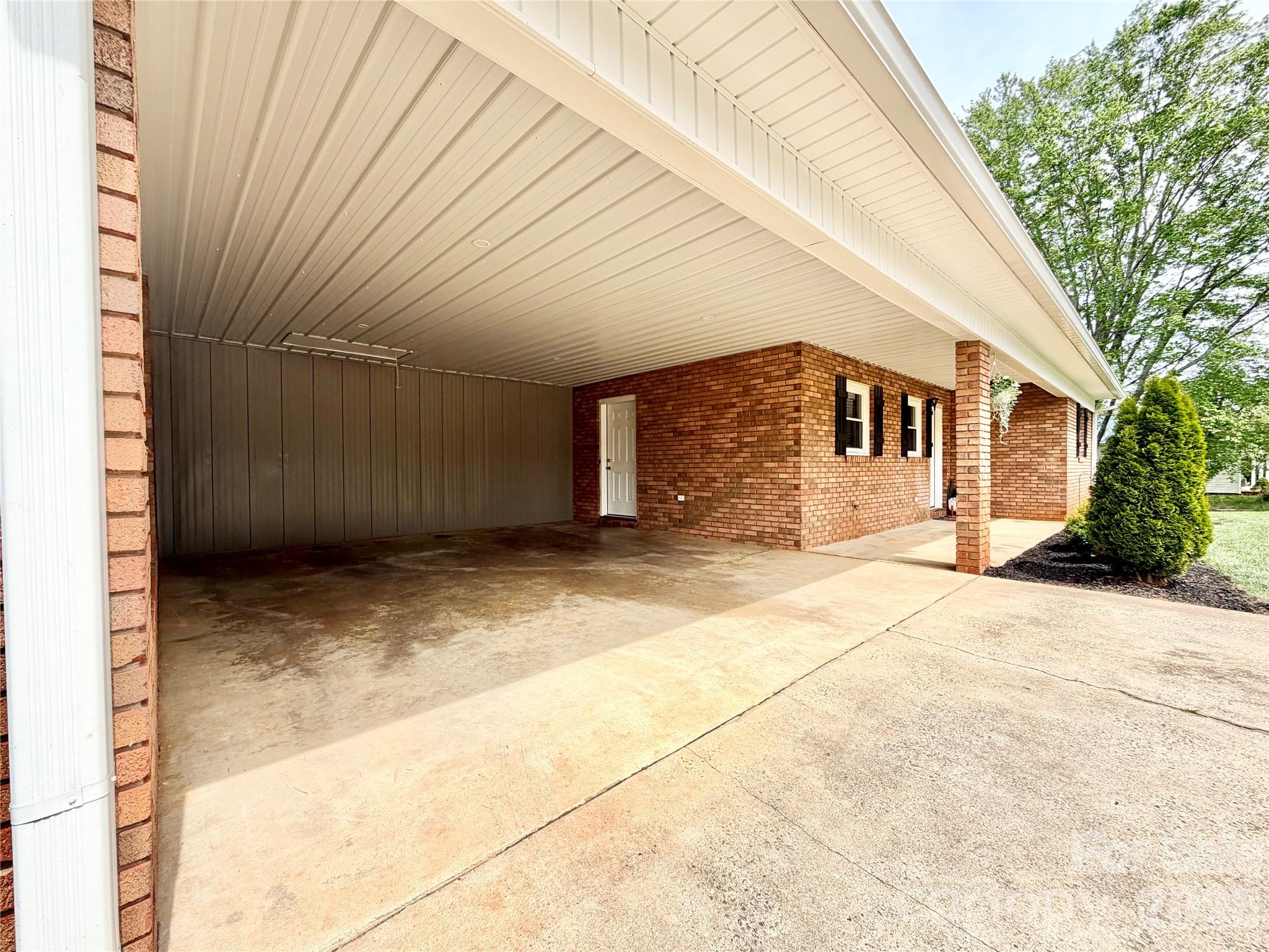261 N Thomas Lane — Stony Point