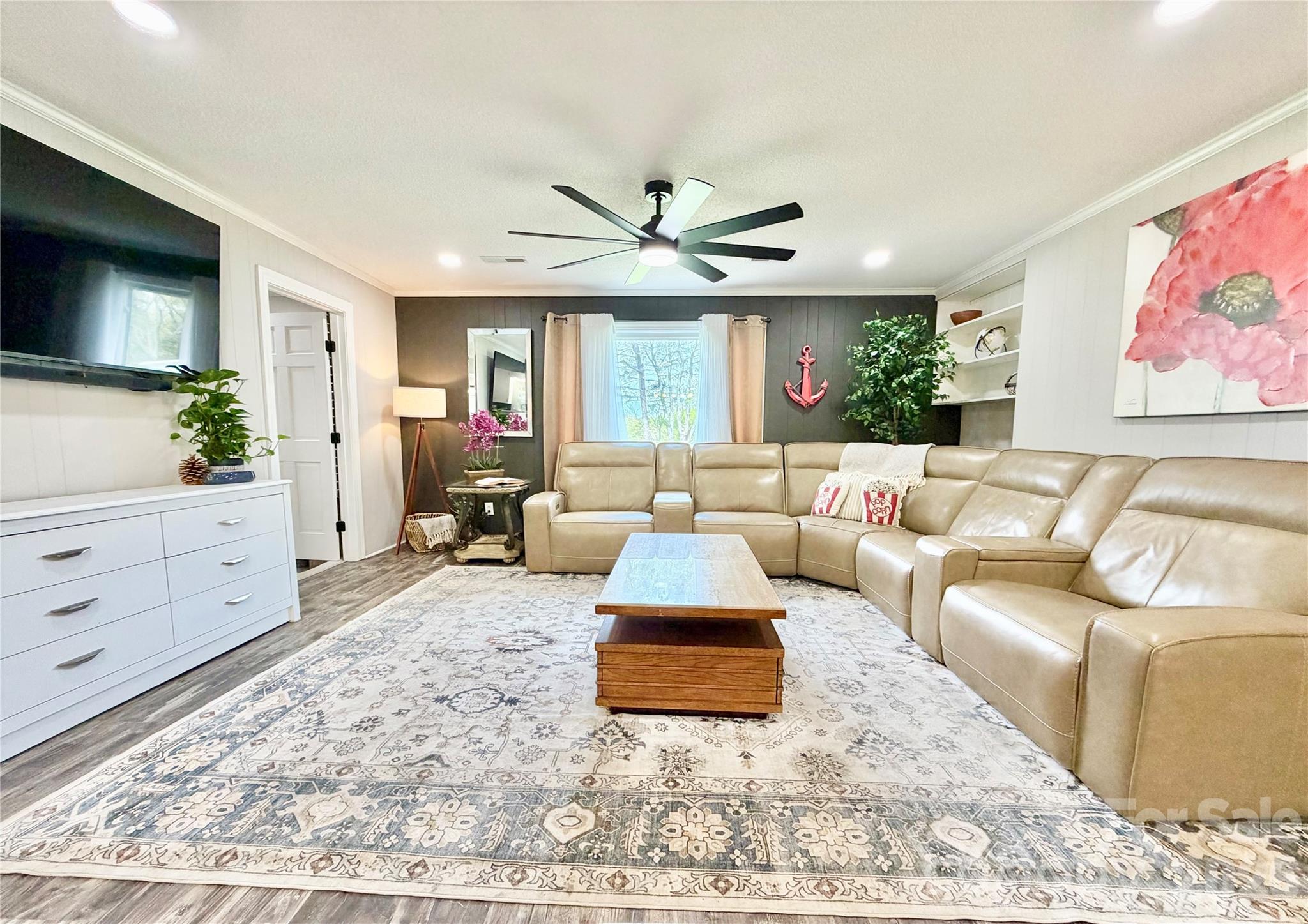 261 N Thomas Lane — Stony Point