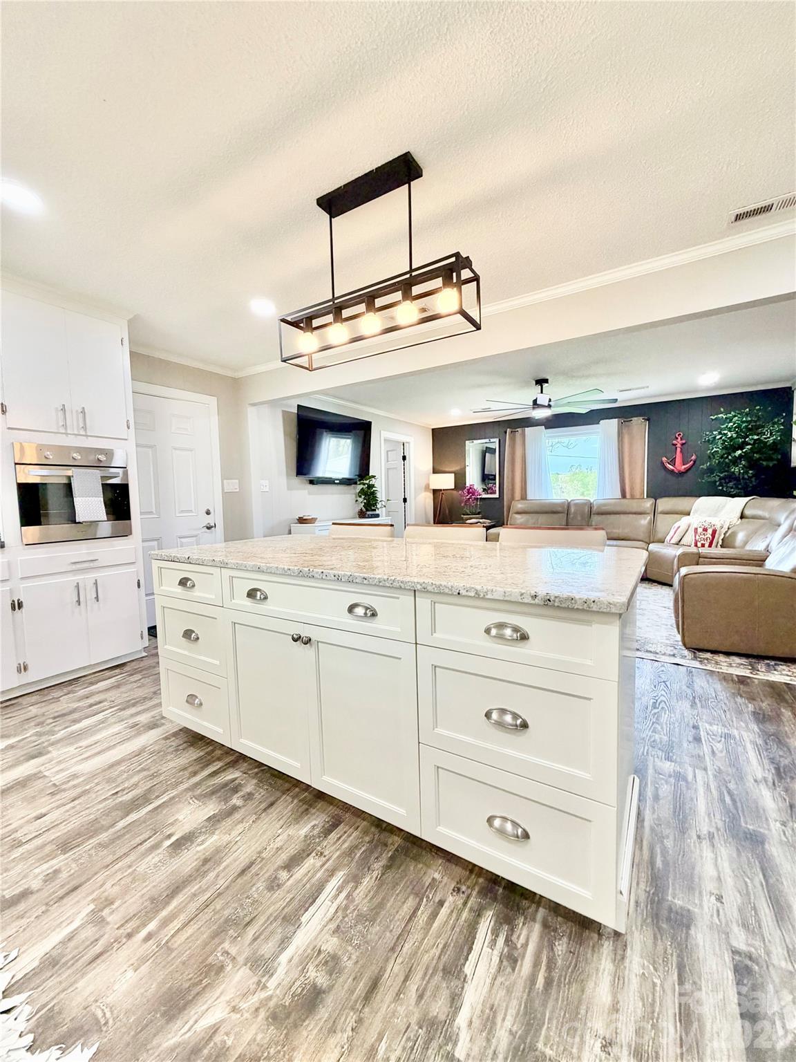 261 N Thomas Lane — Stony Point