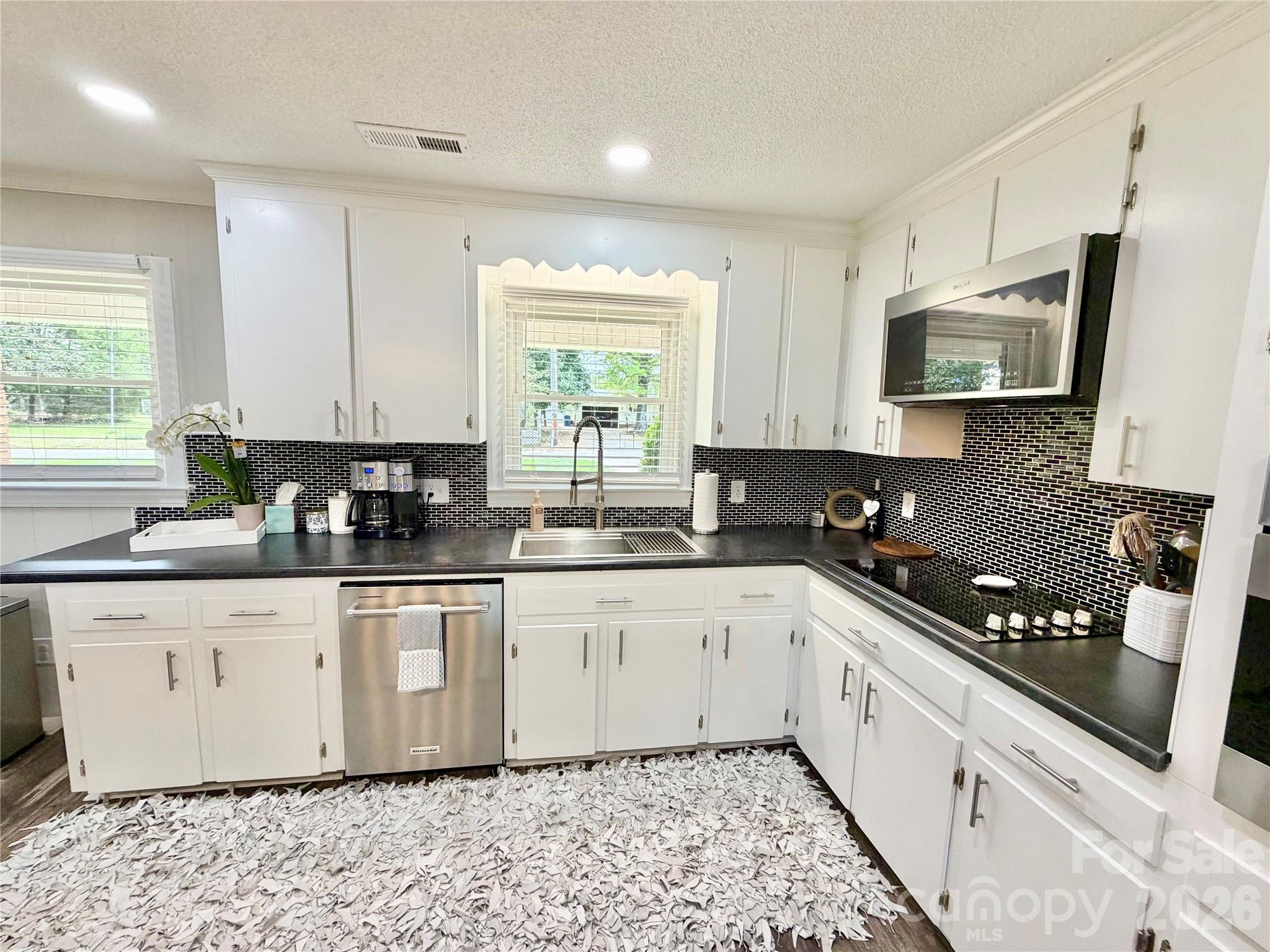 261 N Thomas Lane — Stony Point