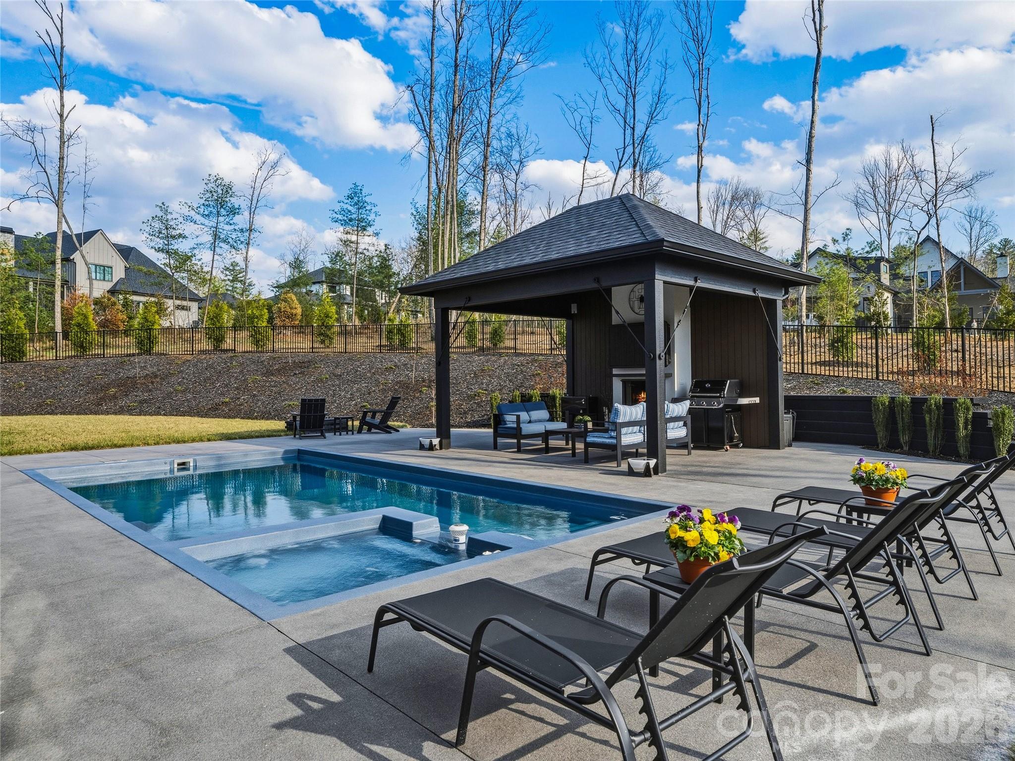 361 Belle Isle Way — Asheville