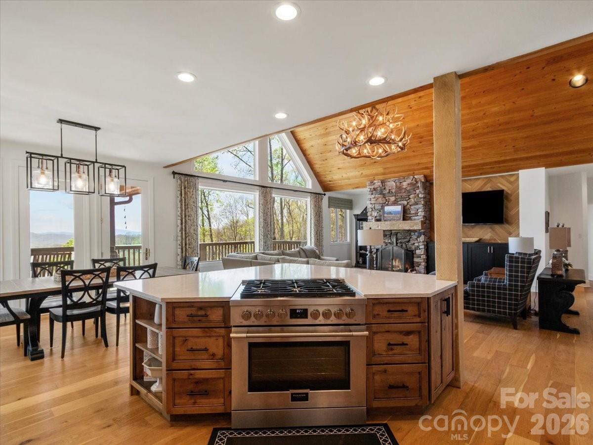 410 Springhouse Drive — Burnsville