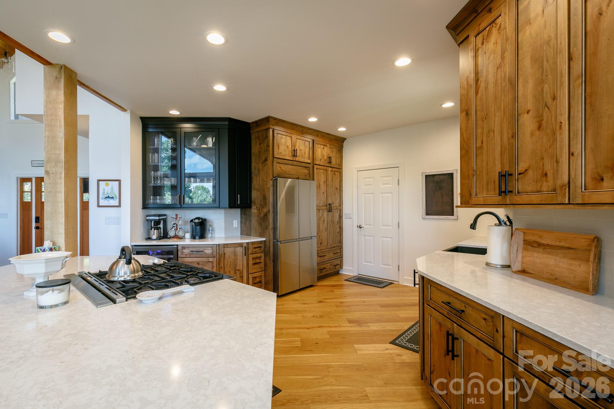 410 Springhouse Drive — Burnsville