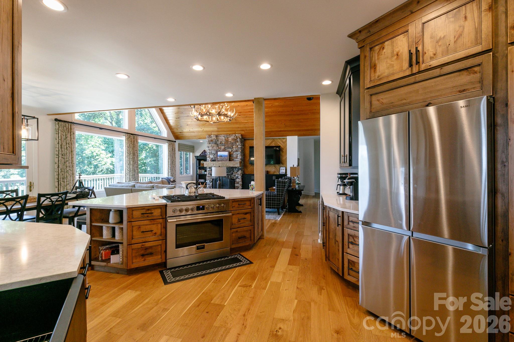 410 Springhouse Drive — Burnsville