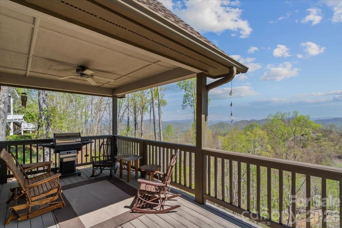 410 Springhouse Drive — Burnsville
