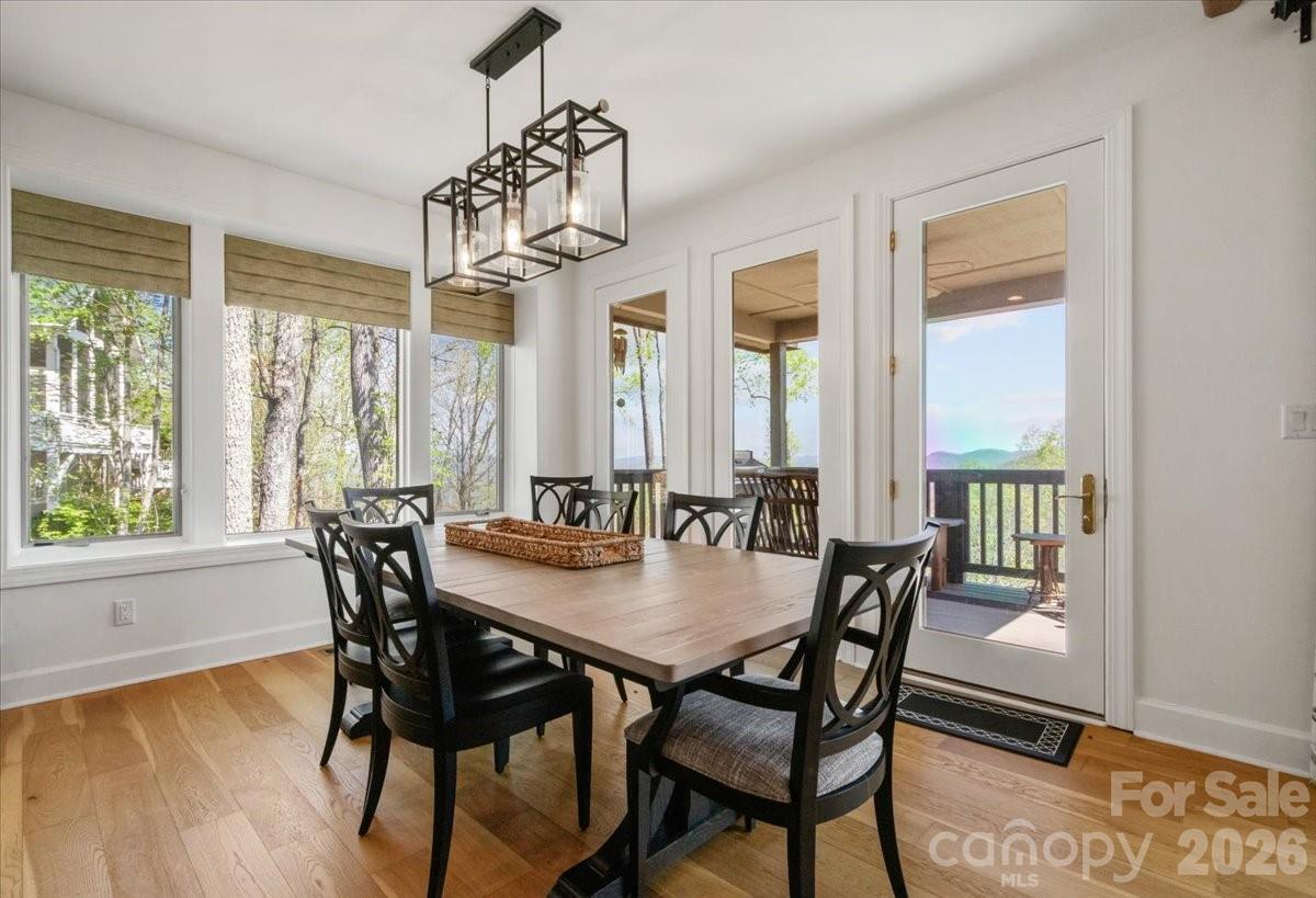 410 Springhouse Drive — Burnsville