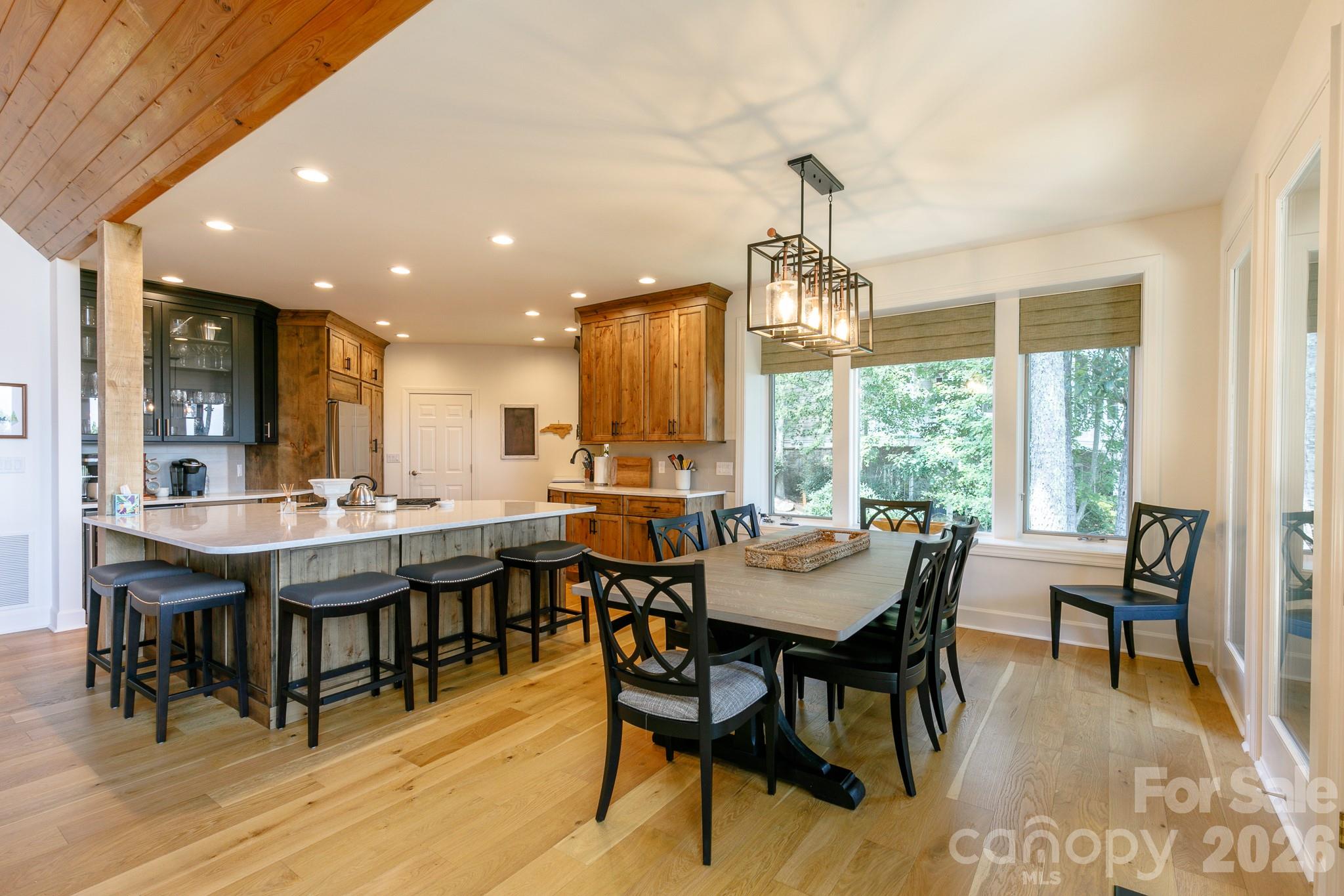 410 Springhouse Drive — Burnsville
