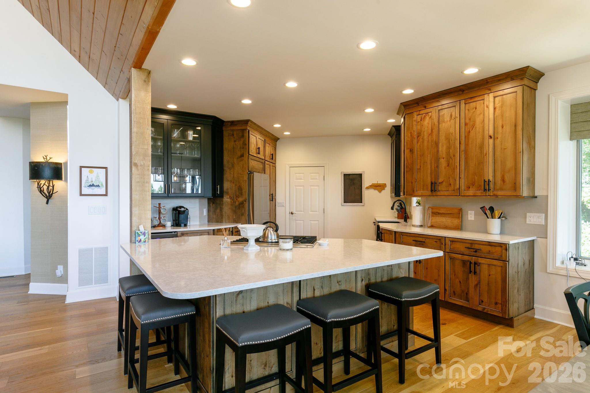 410 Springhouse Drive — Burnsville