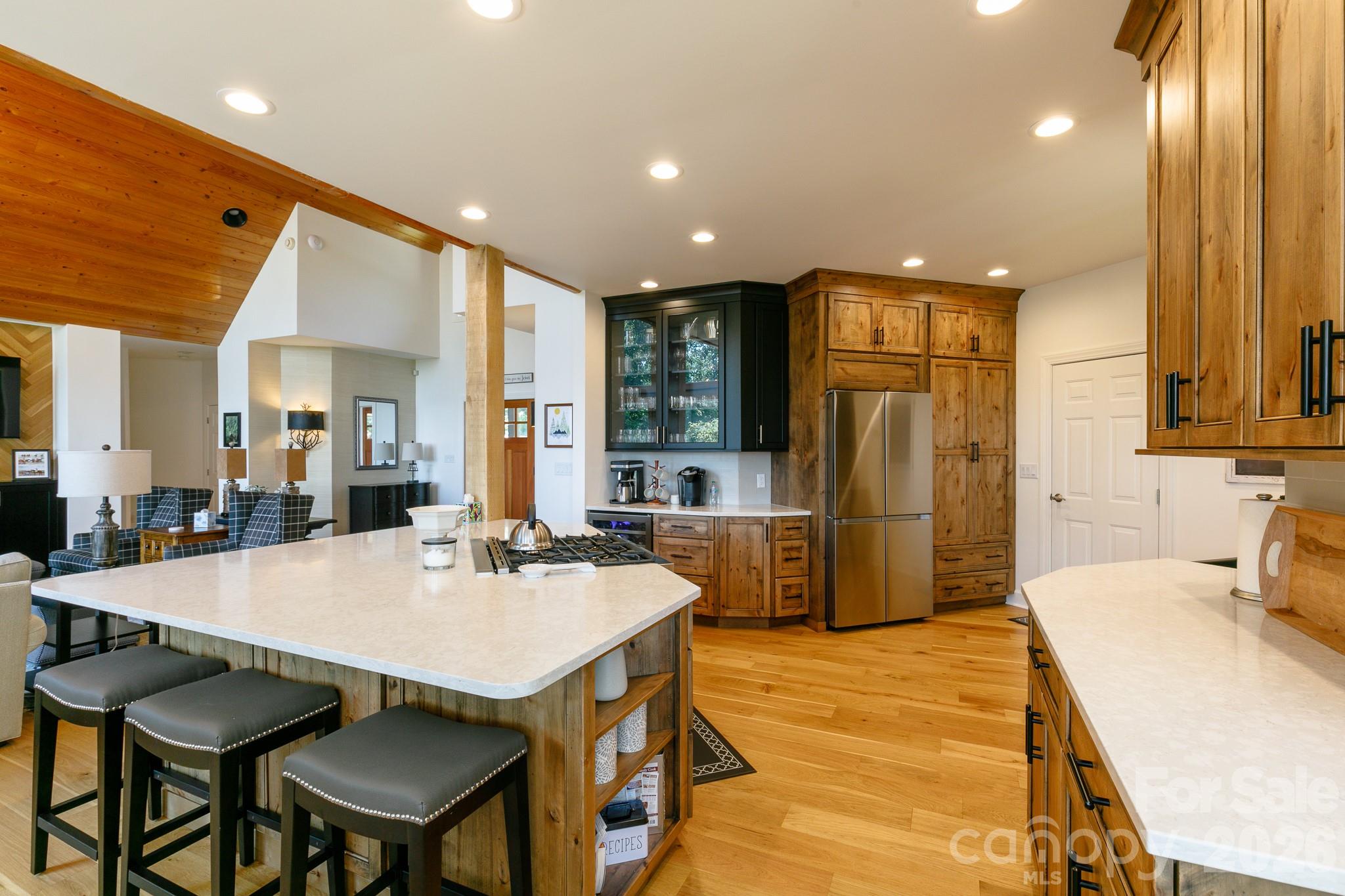 410 Springhouse Drive — Burnsville
