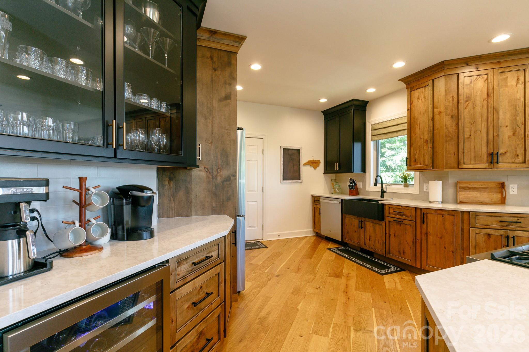 410 Springhouse Drive — Burnsville