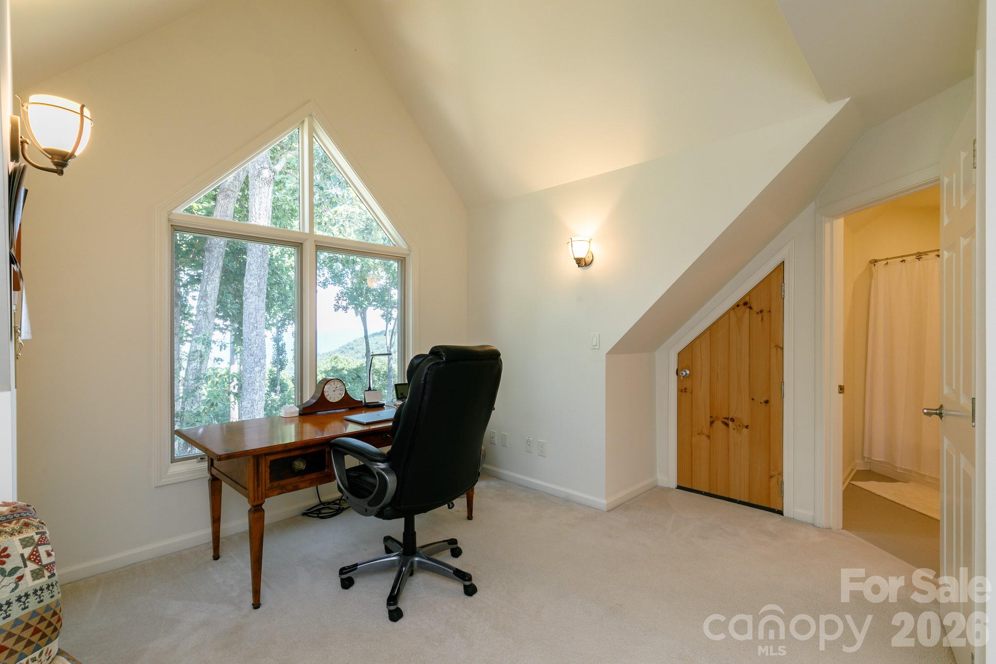 410 Springhouse Drive — Burnsville