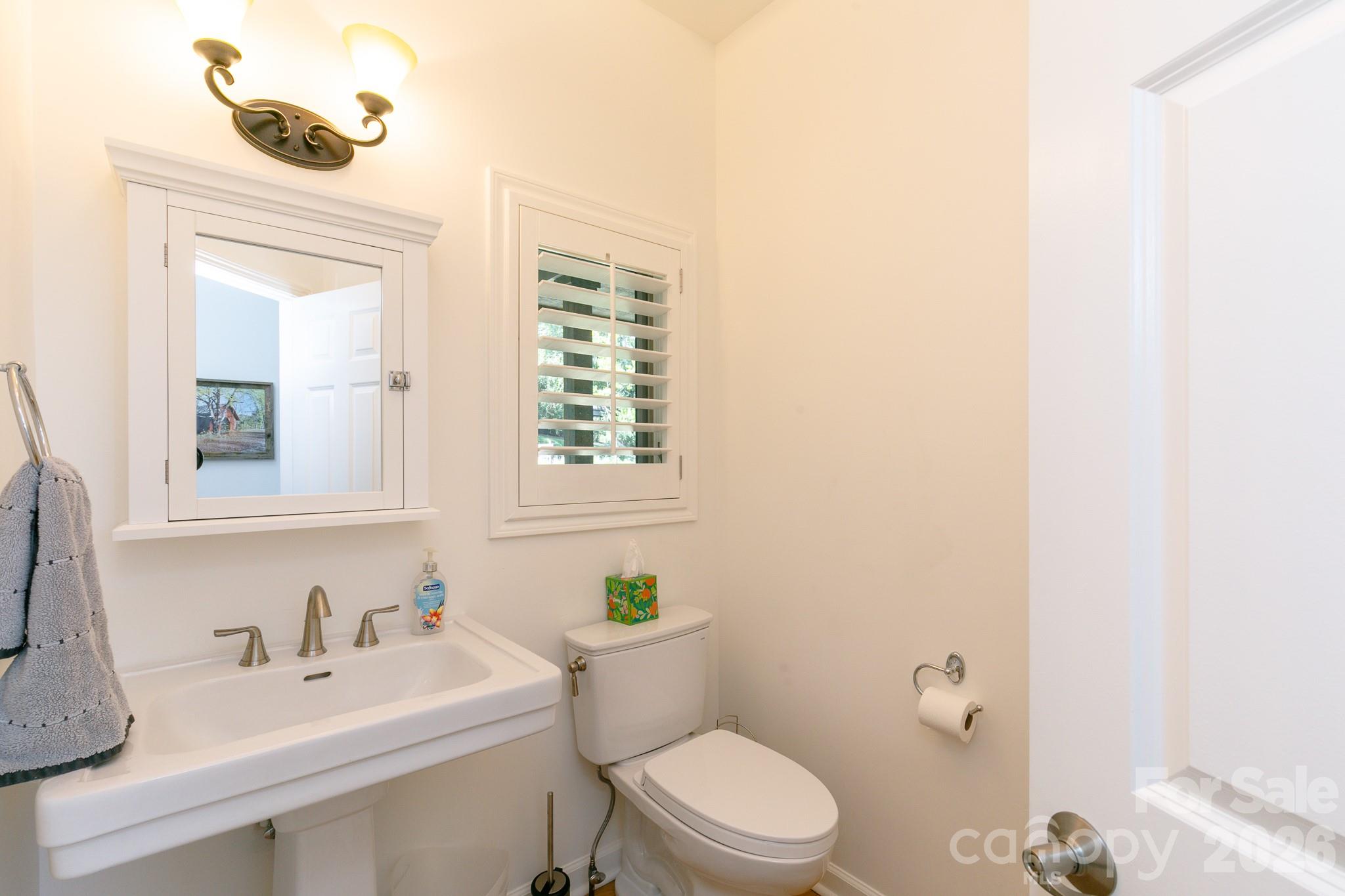 410 Springhouse Drive — Burnsville