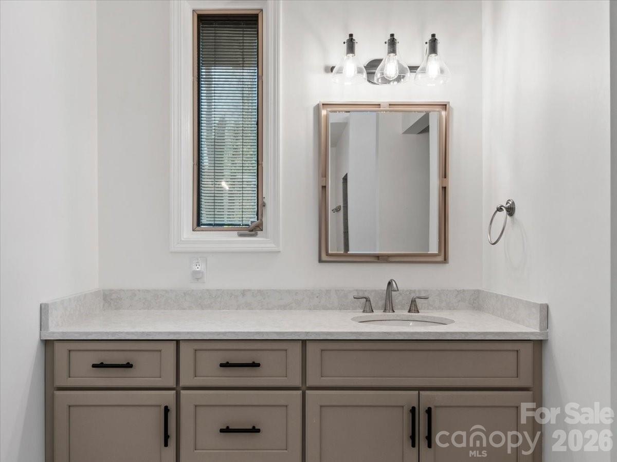 410 Springhouse Drive — Burnsville