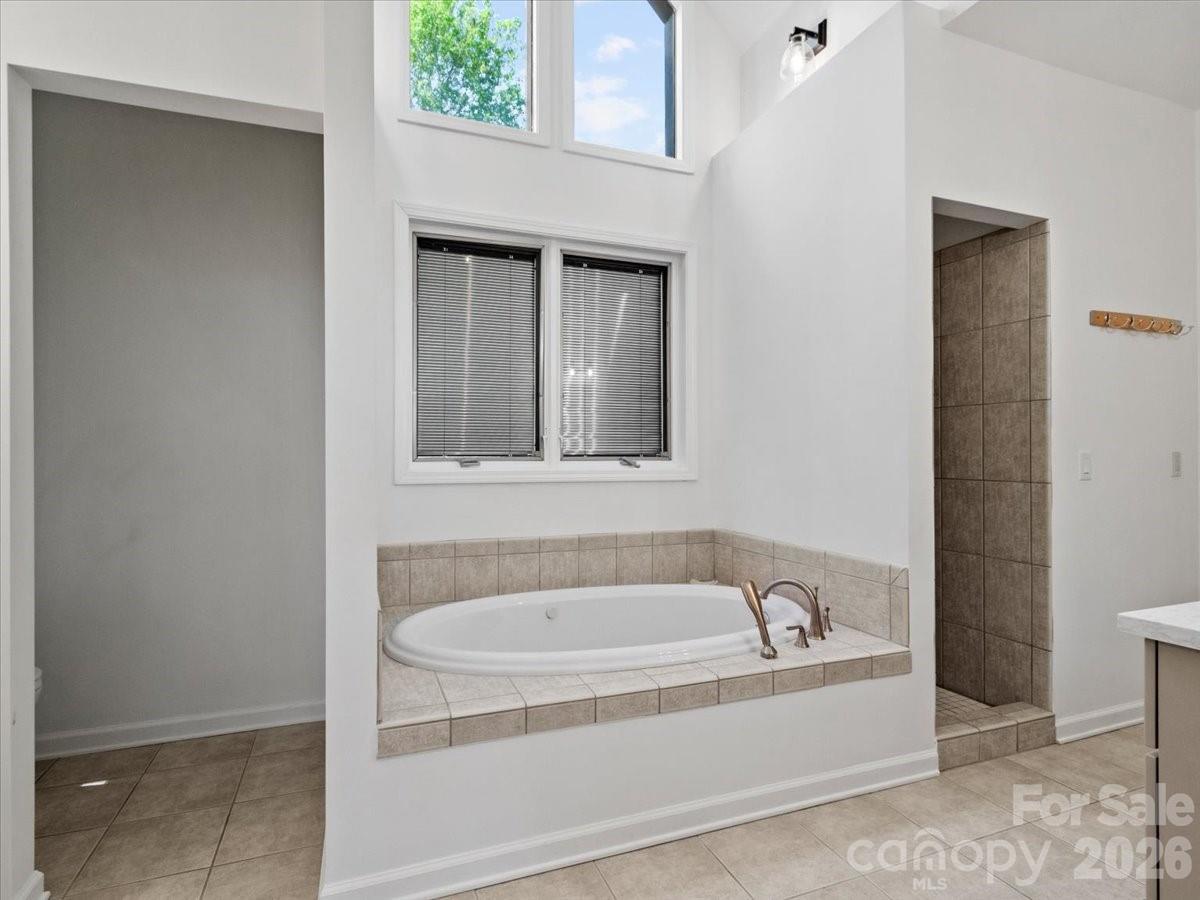 410 Springhouse Drive — Burnsville