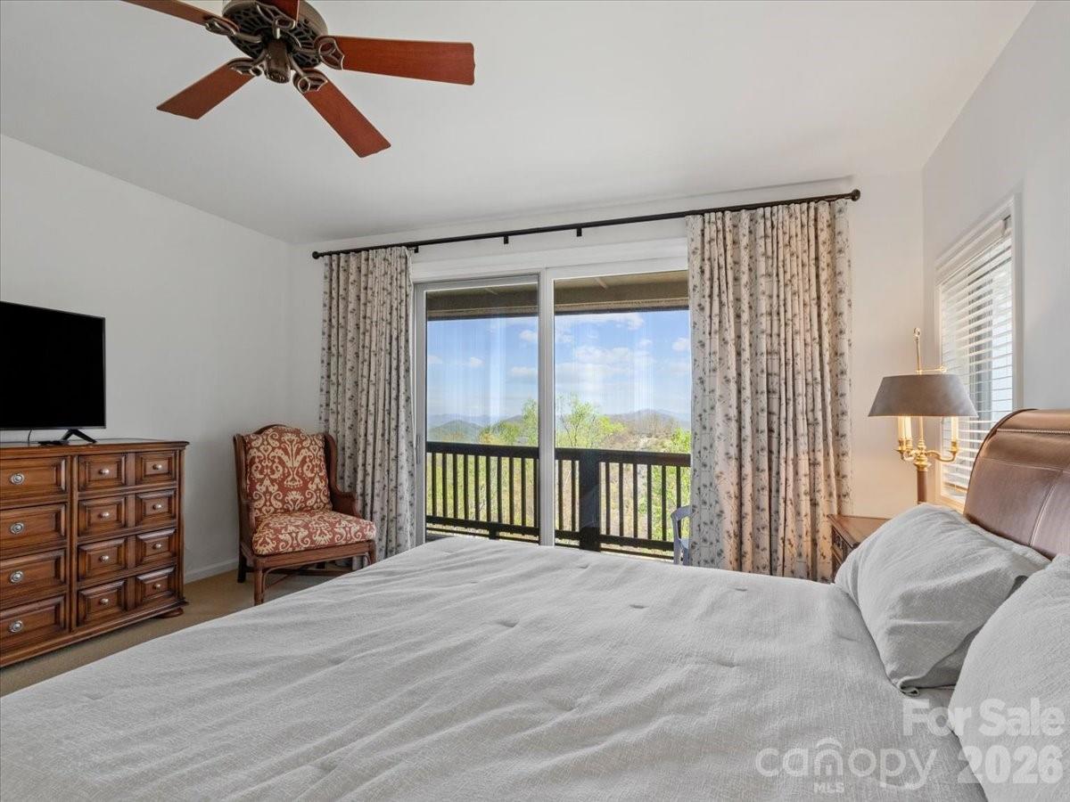 410 Springhouse Drive — Burnsville