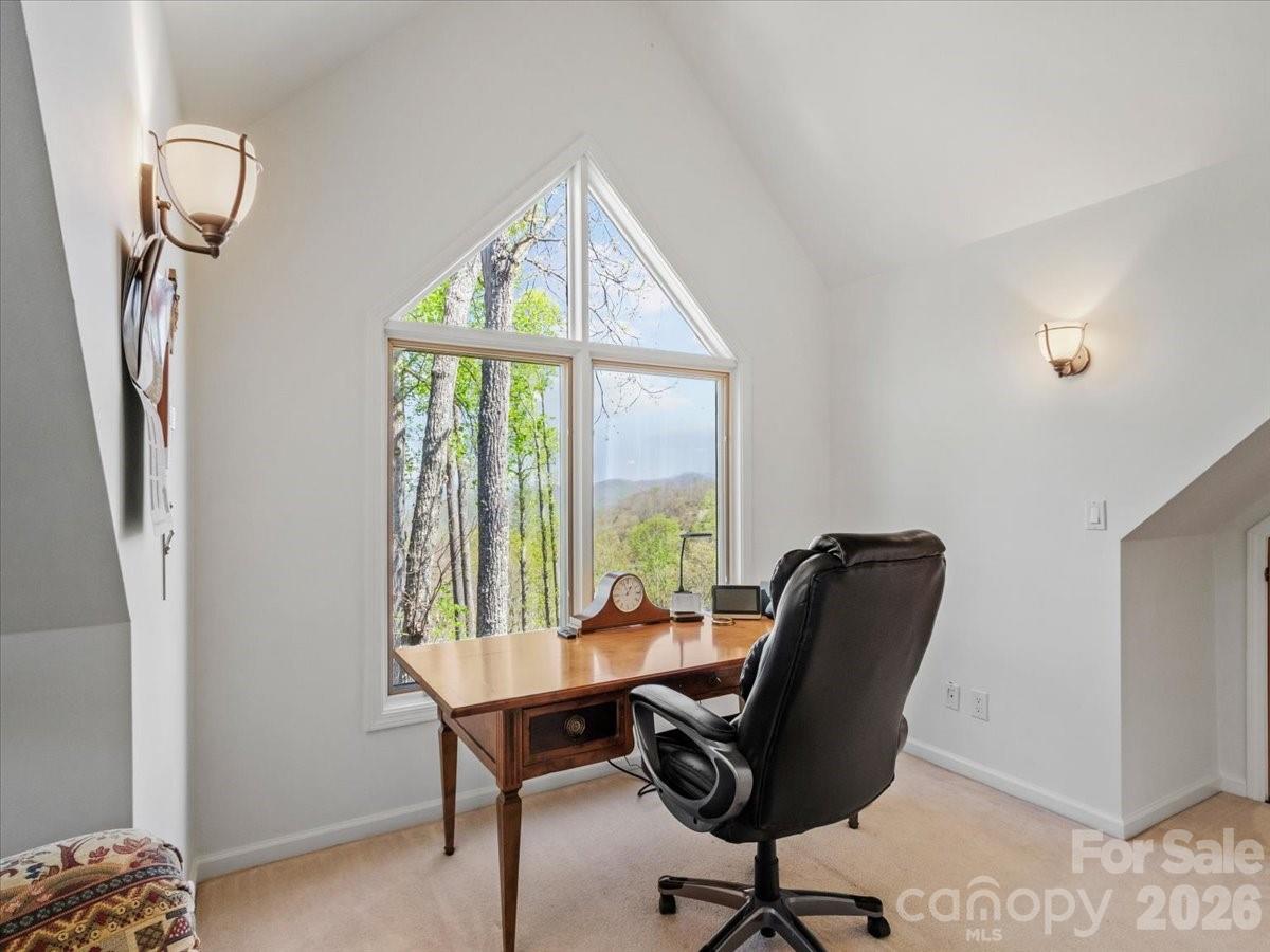 410 Springhouse Drive — Burnsville