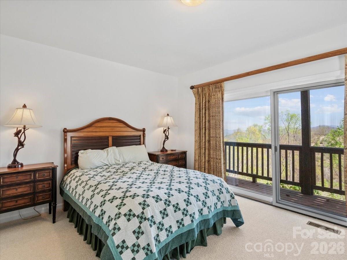 410 Springhouse Drive — Burnsville