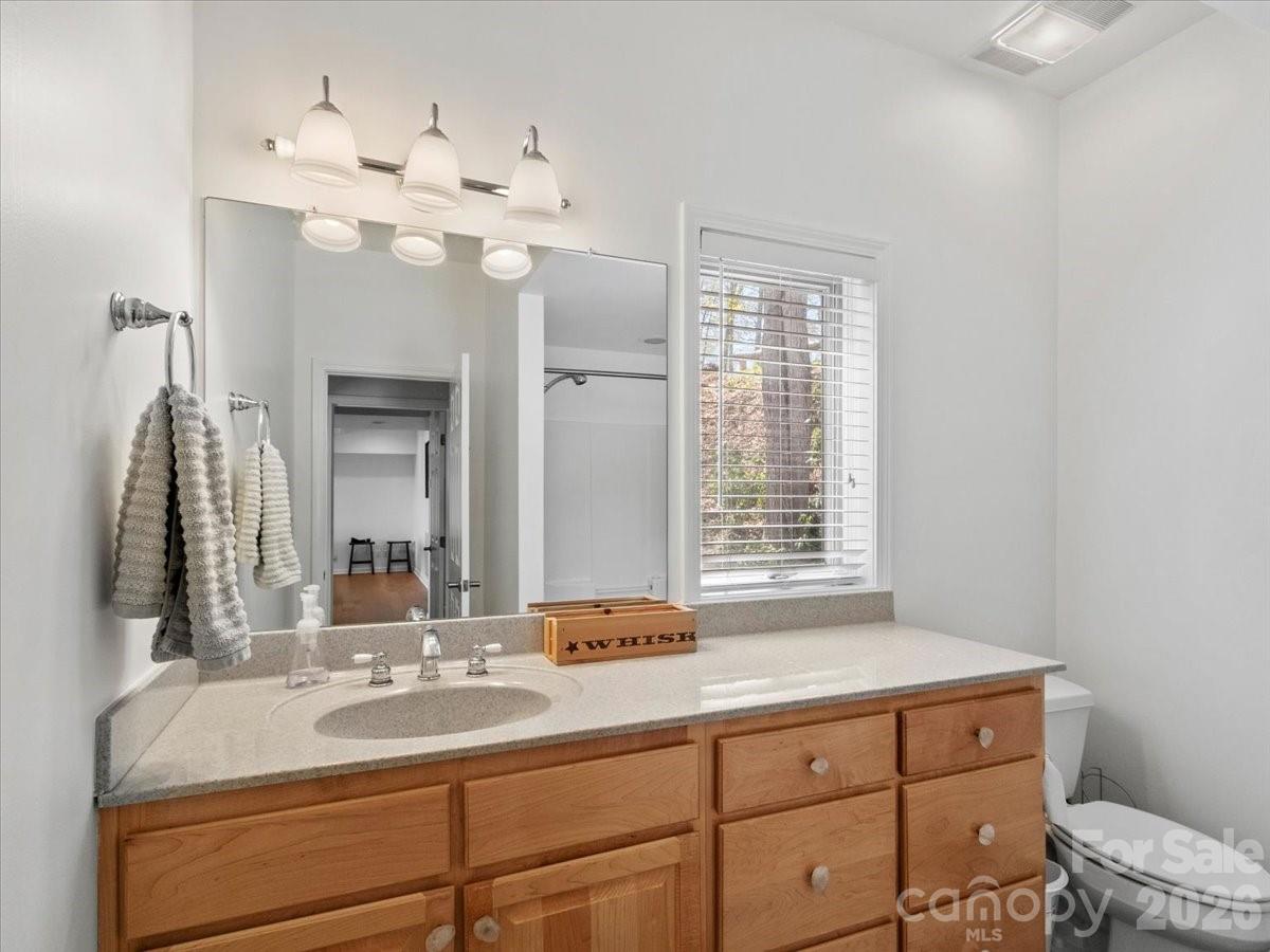 410 Springhouse Drive — Burnsville