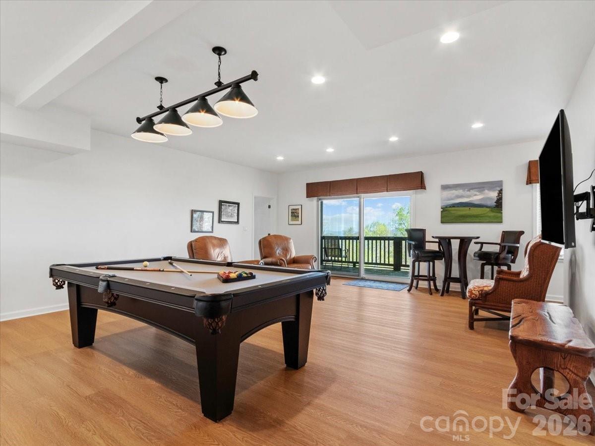 410 Springhouse Drive — Burnsville