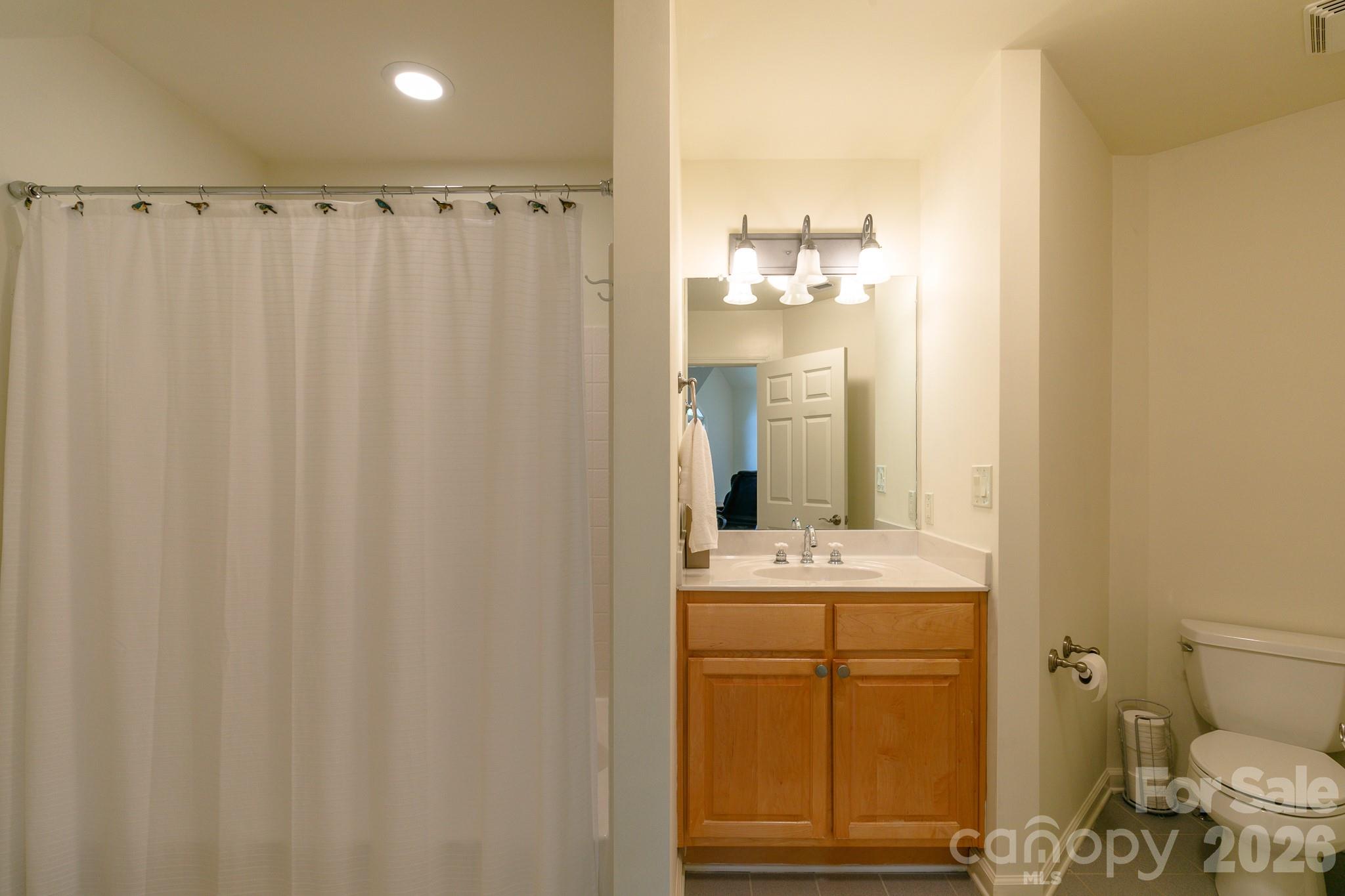 410 Springhouse Drive — Burnsville