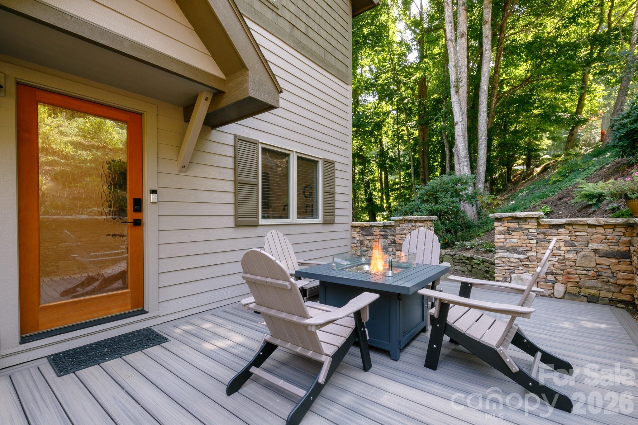 410 Springhouse Drive — Burnsville