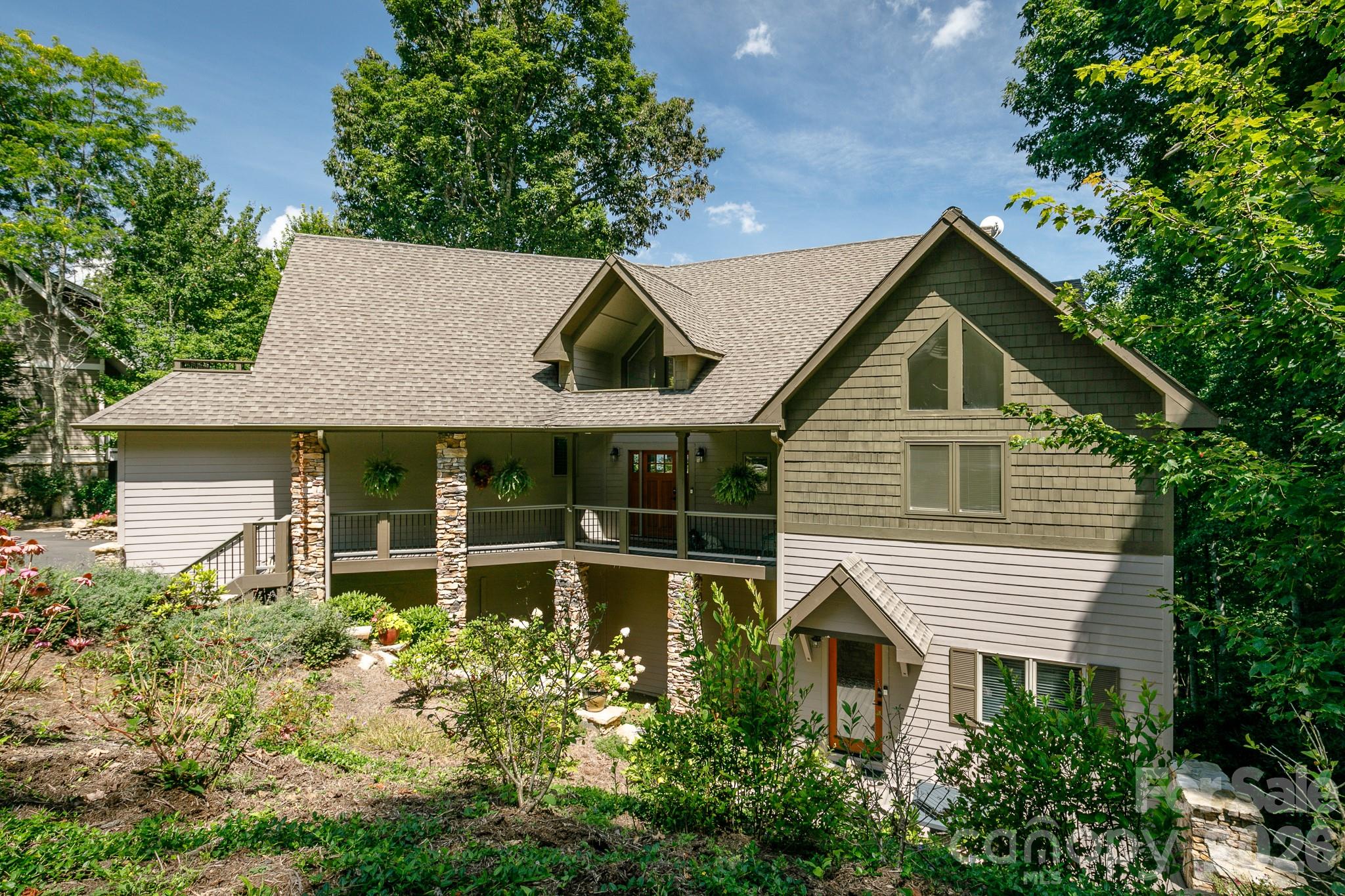 410 Springhouse Drive — Burnsville