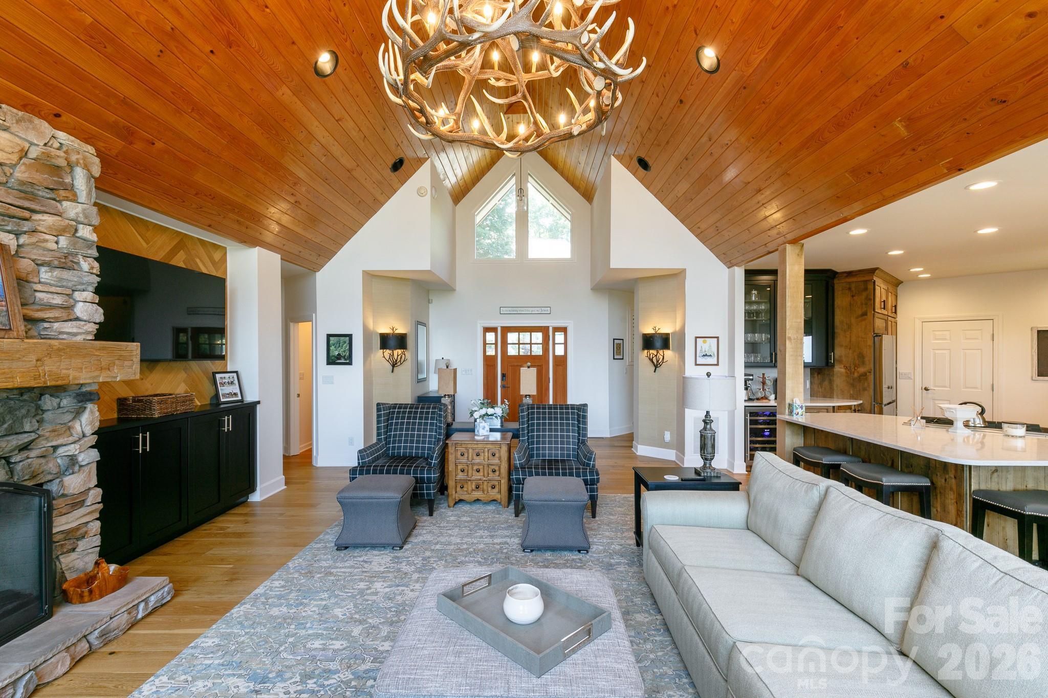 410 Springhouse Drive — Burnsville