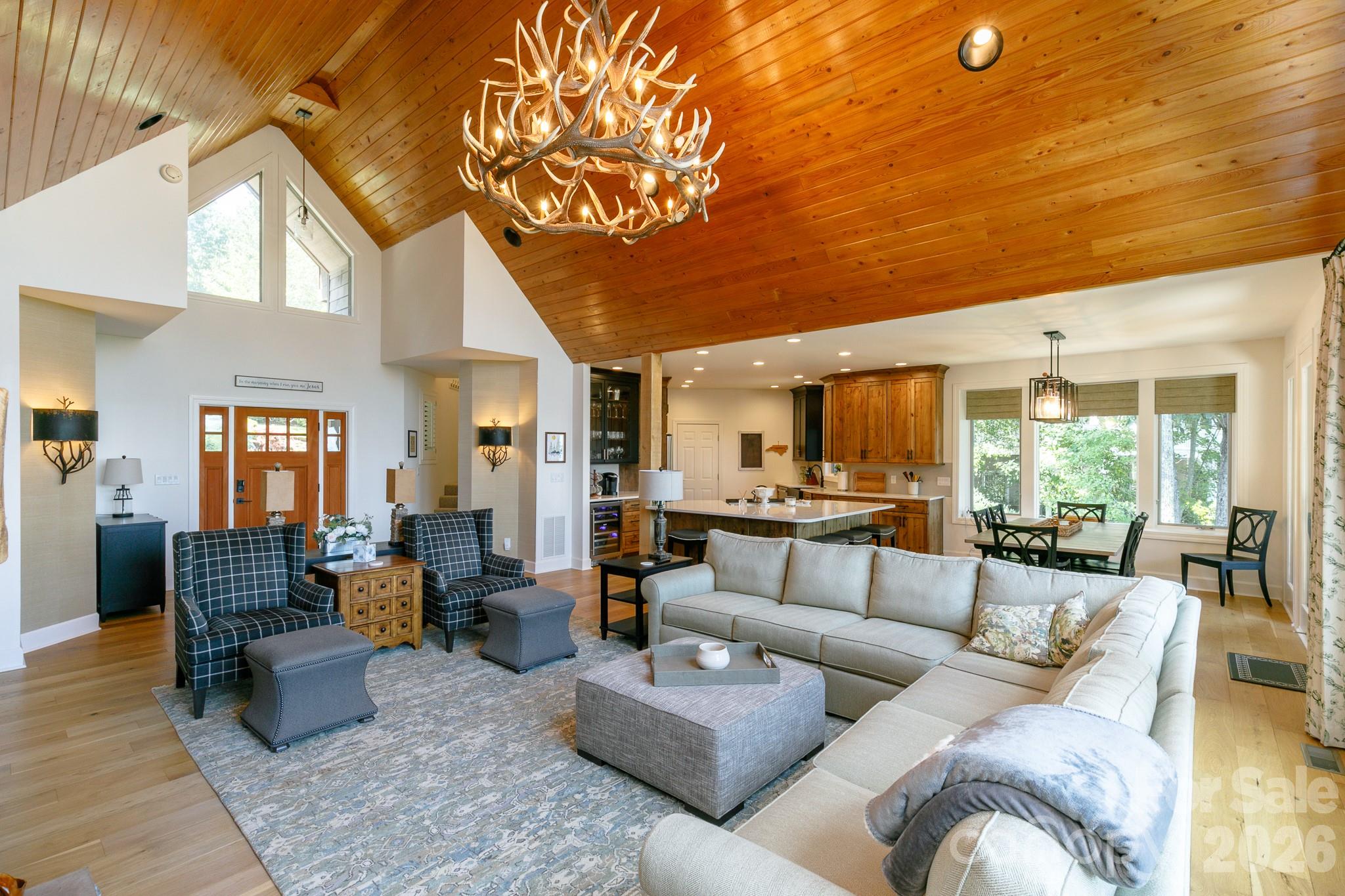 410 Springhouse Drive — Burnsville