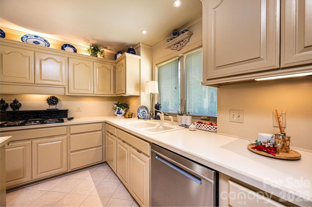 3725 Rock Bridge Drive NE — Conover