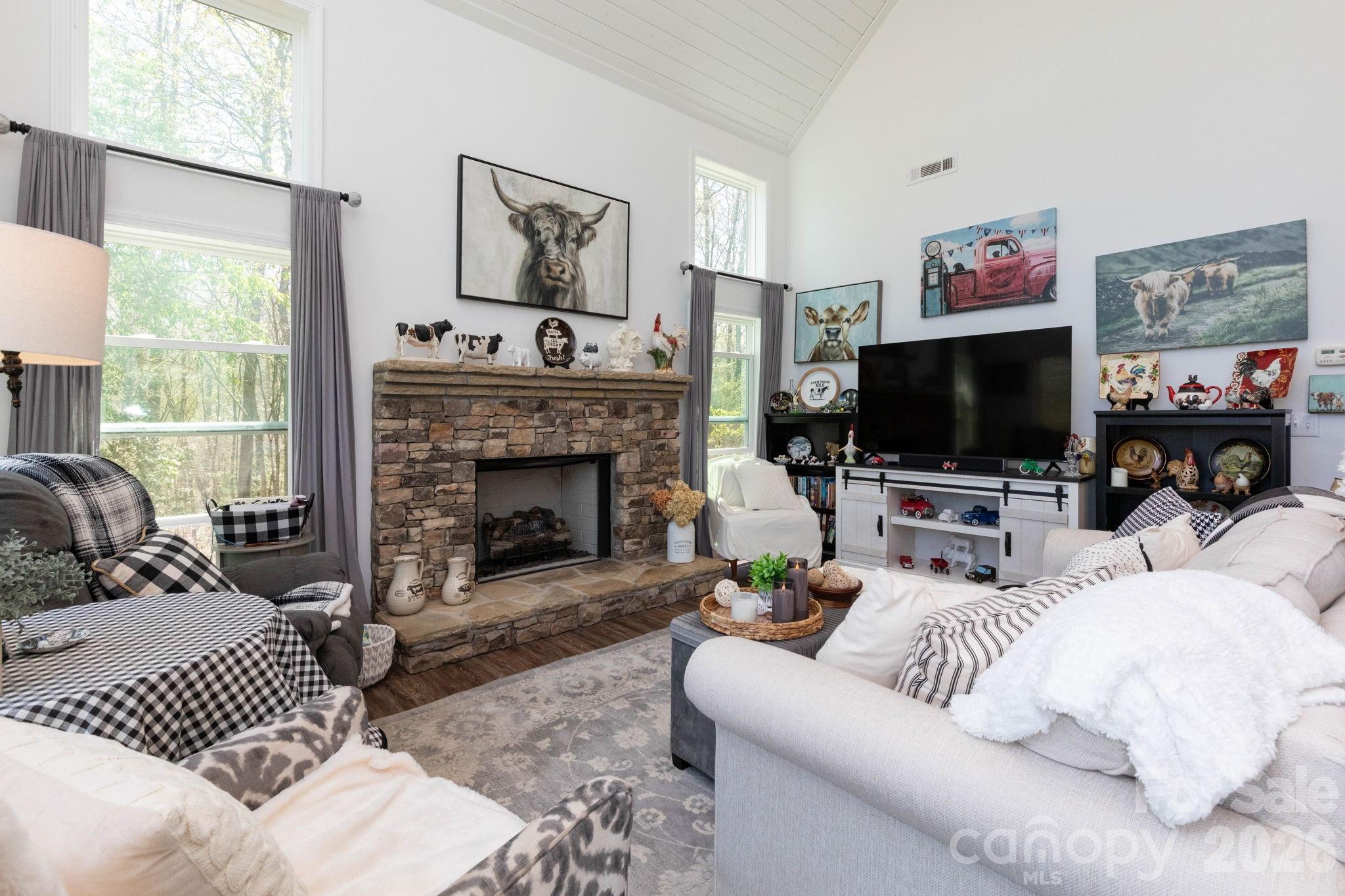 153 Fairlane Loop — Whittier