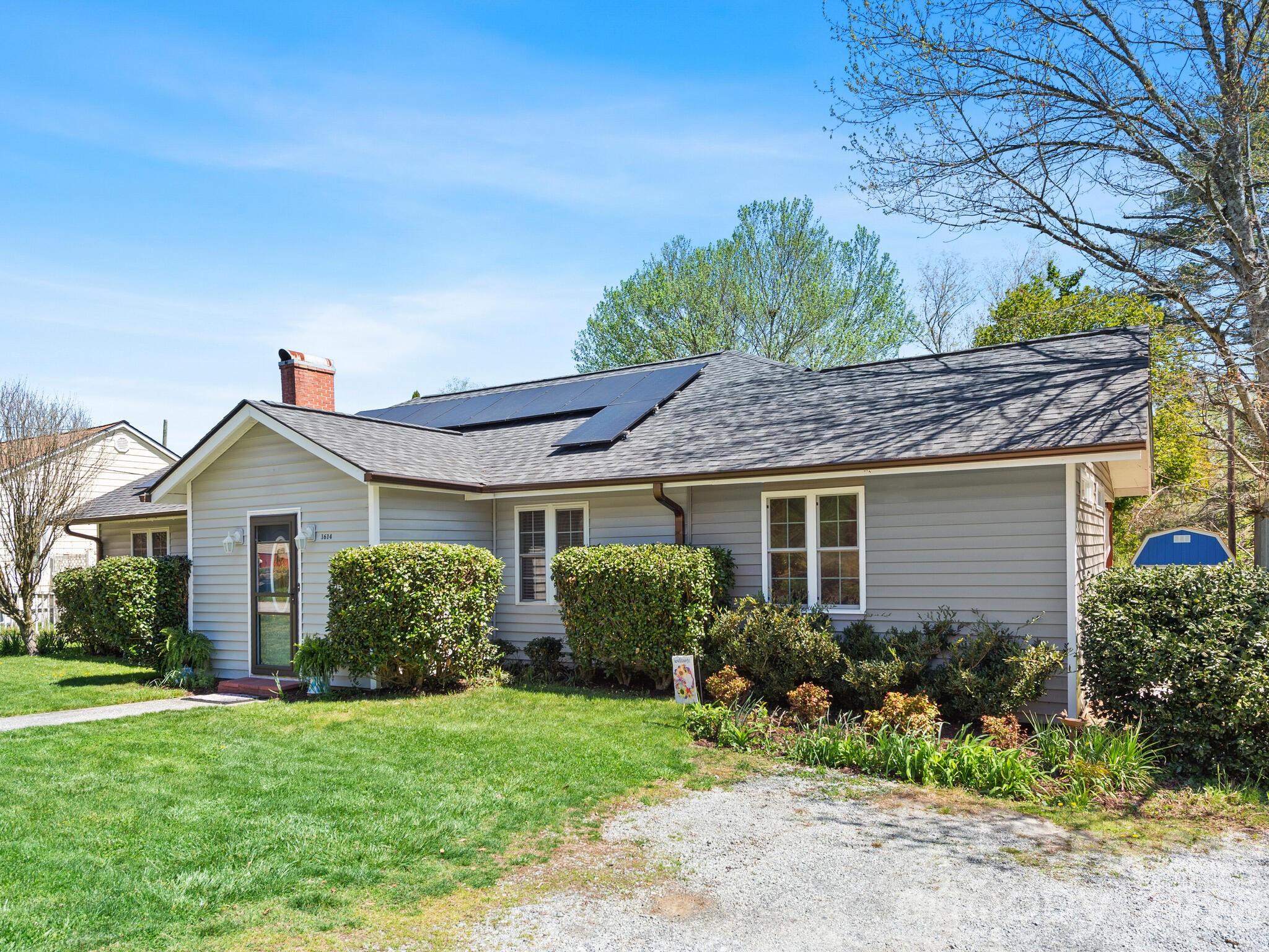 1614 Ridgewood Boulevard — Hendersonville