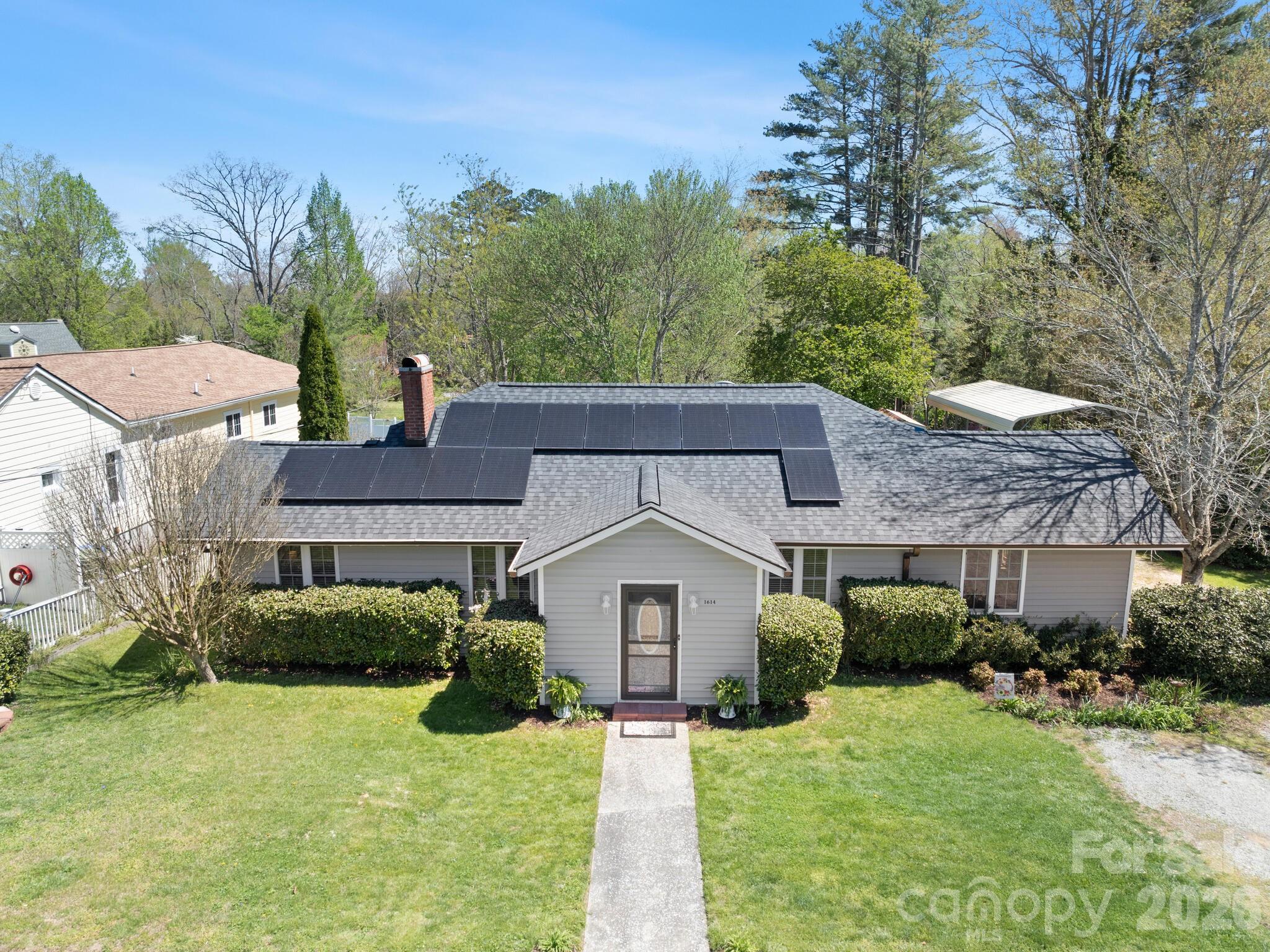 1614 Ridgewood Boulevard — Hendersonville