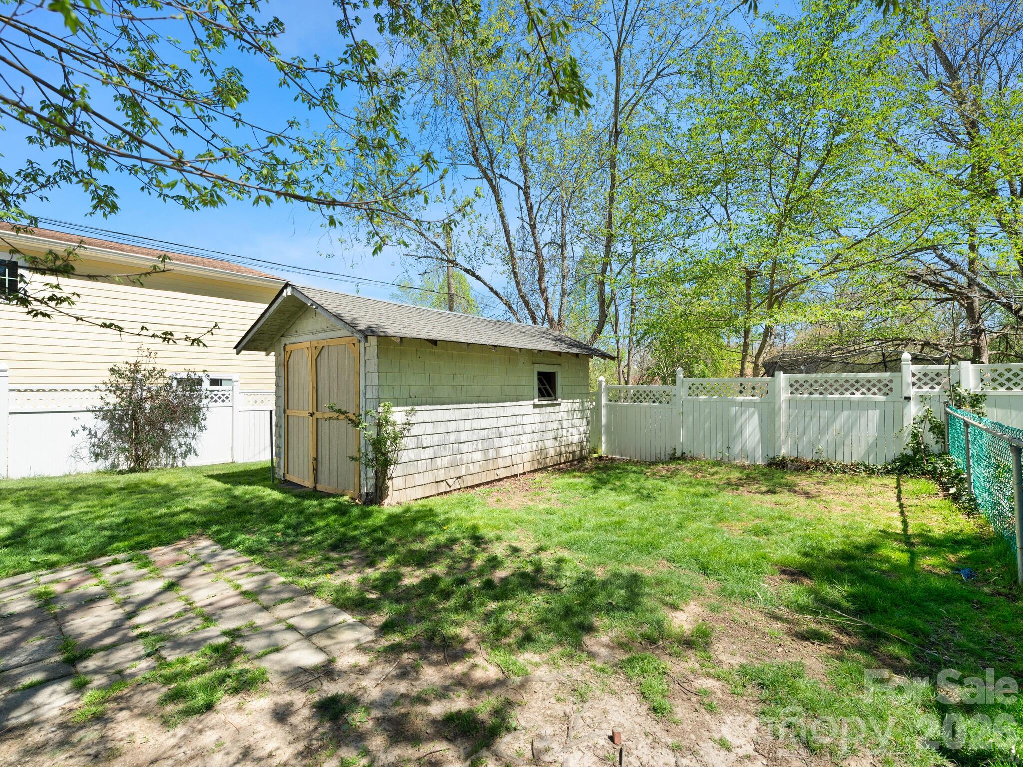 1614 Ridgewood Boulevard — Hendersonville