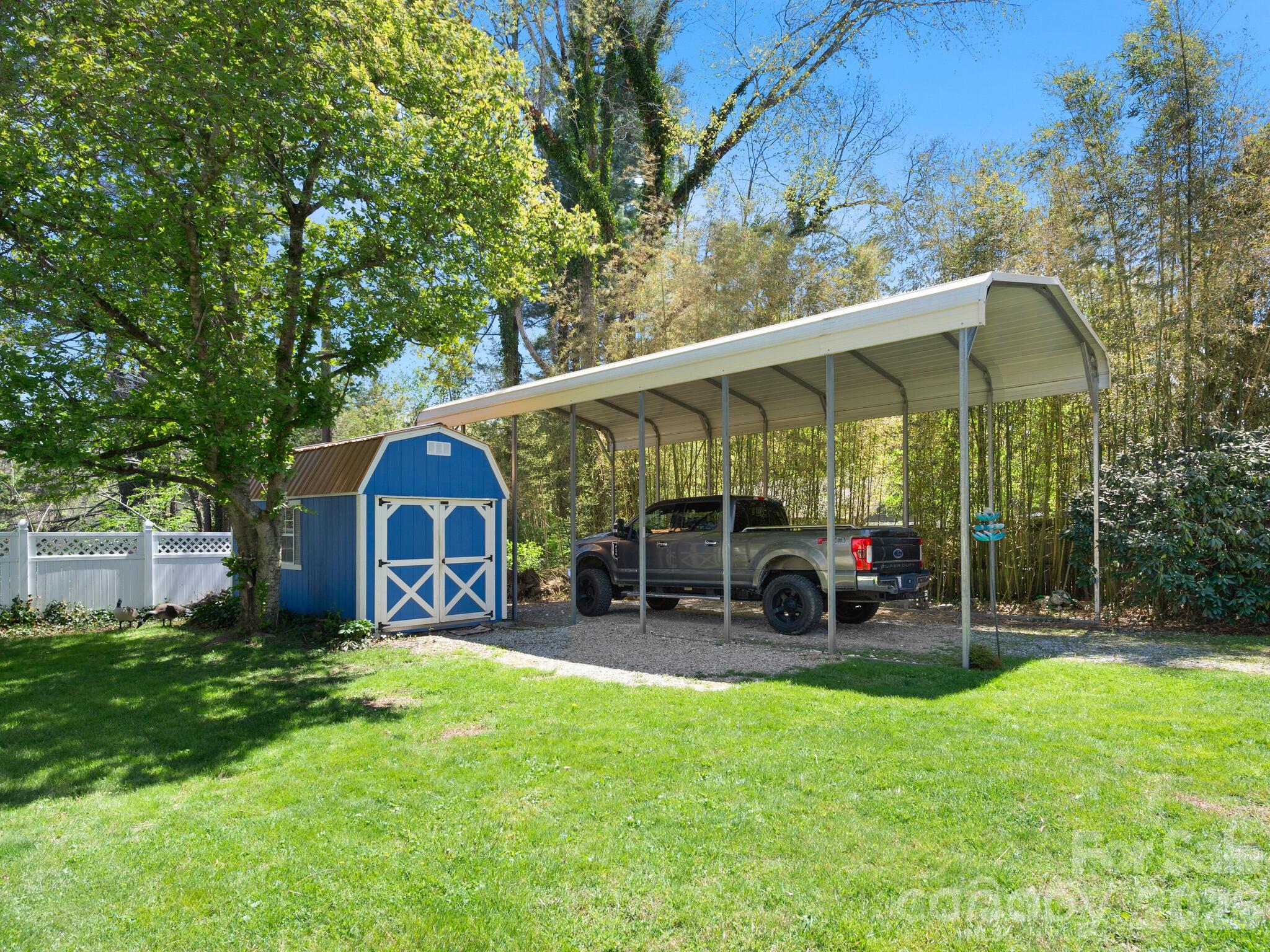 1614 Ridgewood Boulevard — Hendersonville