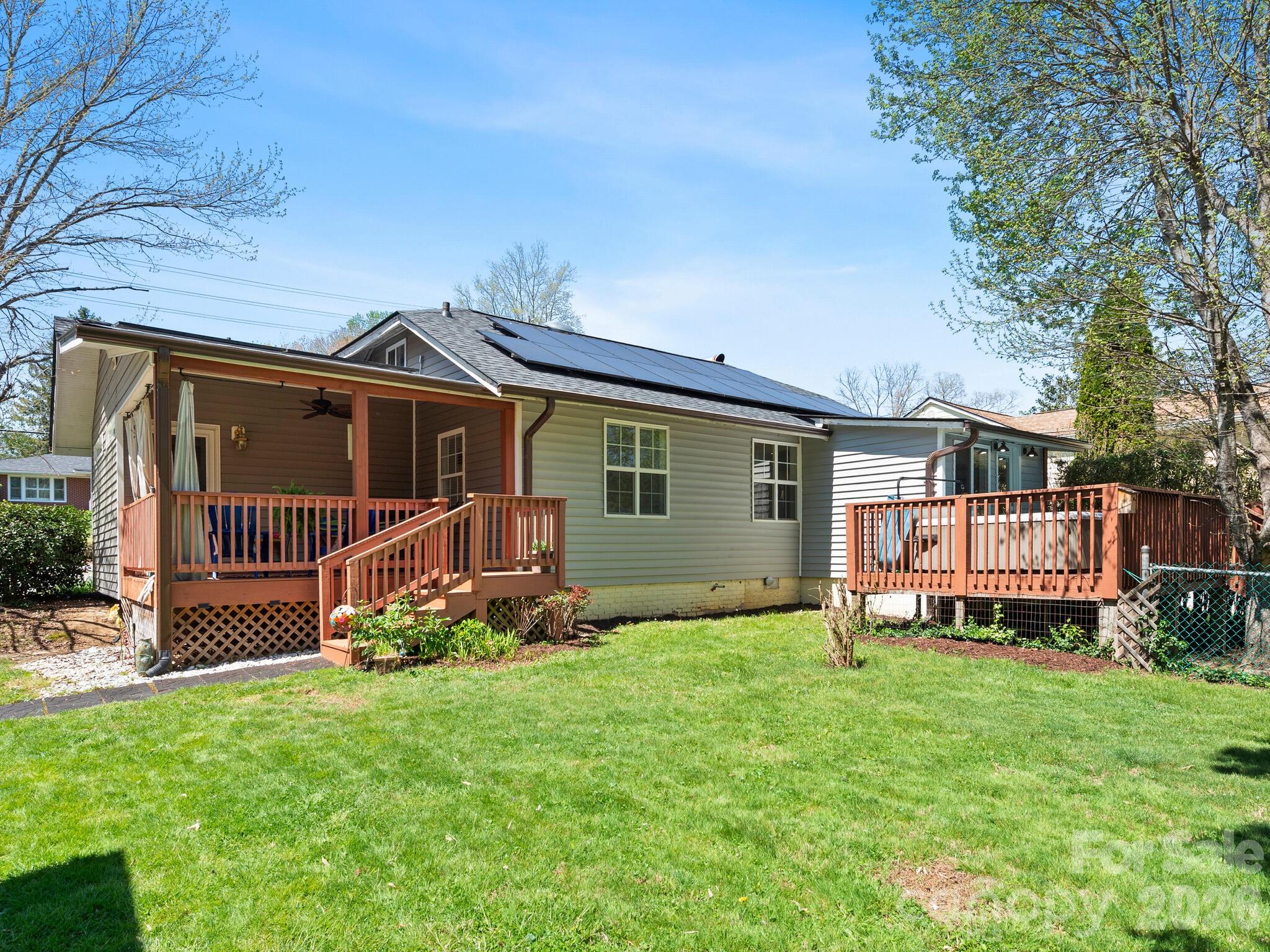 1614 Ridgewood Boulevard — Hendersonville