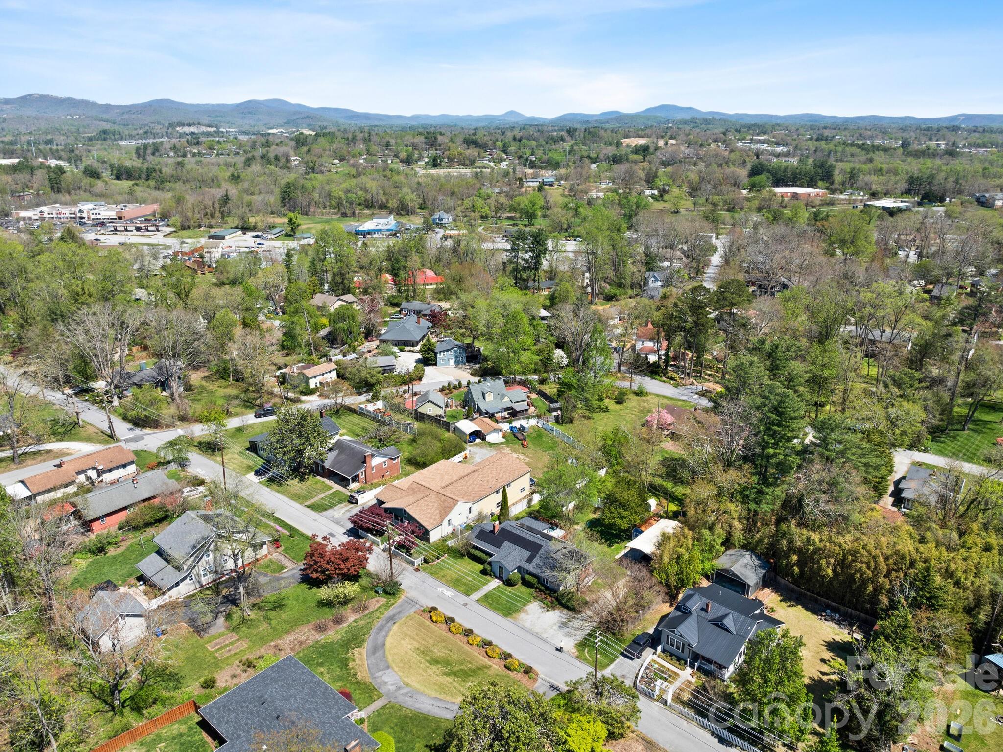 1614 Ridgewood Boulevard — Hendersonville